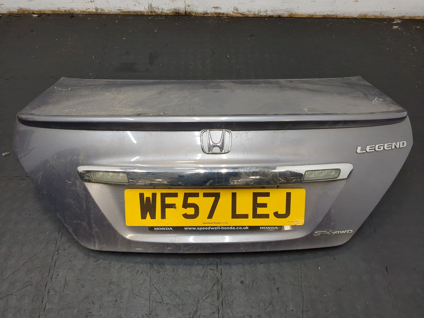 Дверь багажника