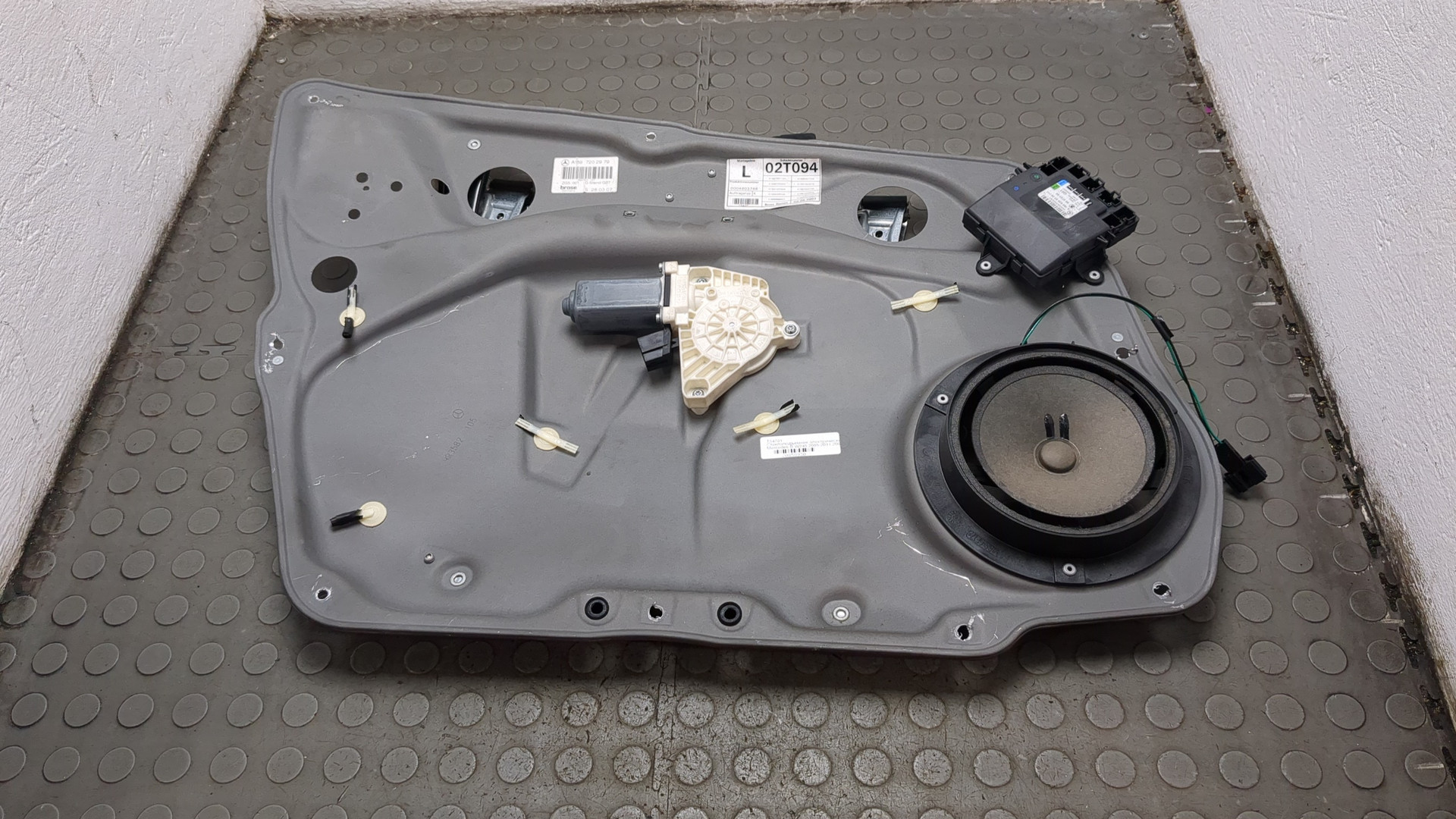 Стеклоподъемник электр. передний левый