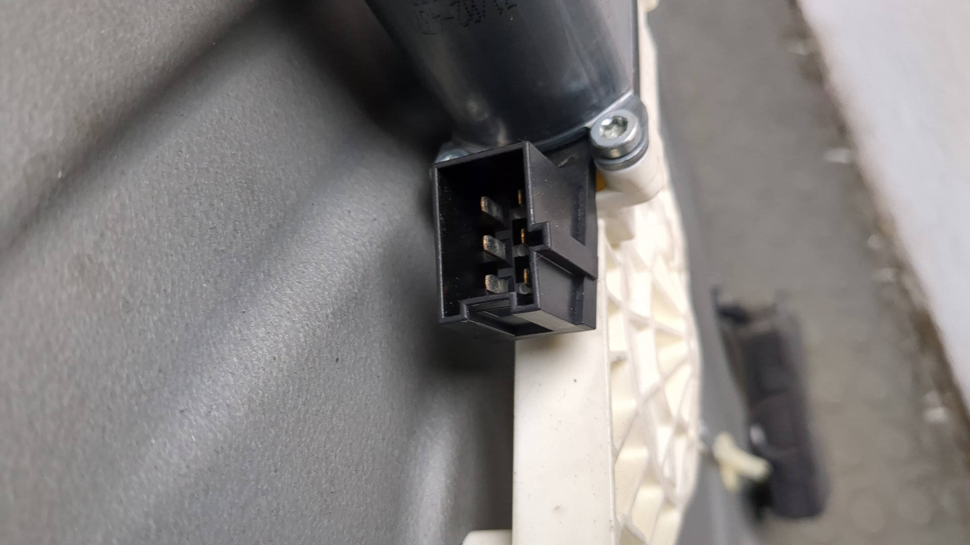 Стеклоподъемник электр. передний левый