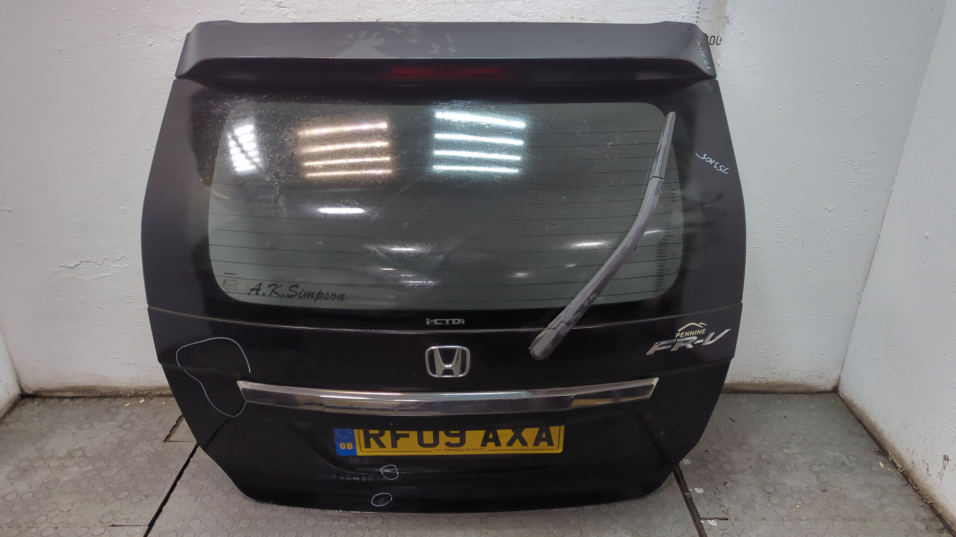 Дверь багажника