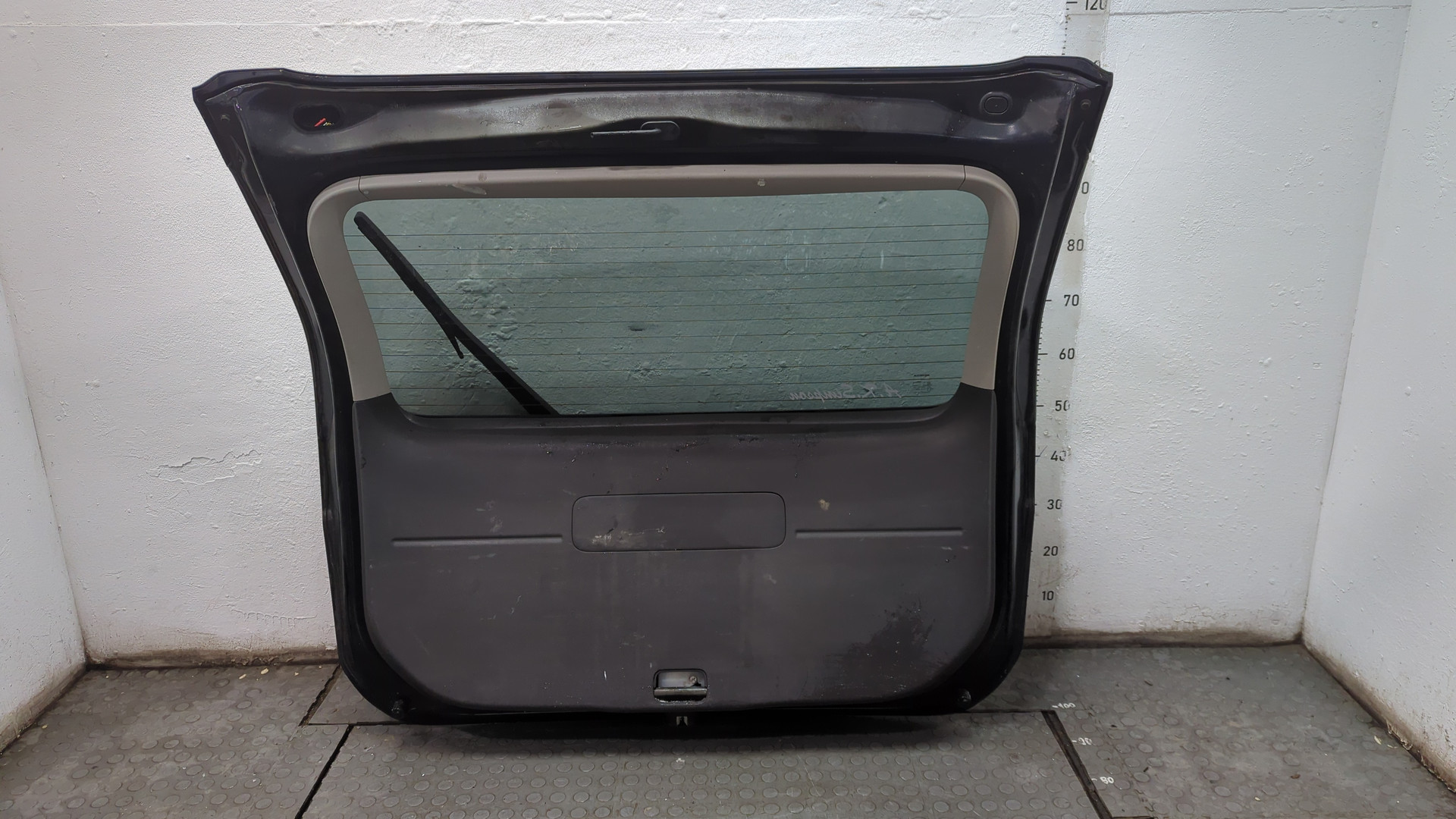 Дверь багажника