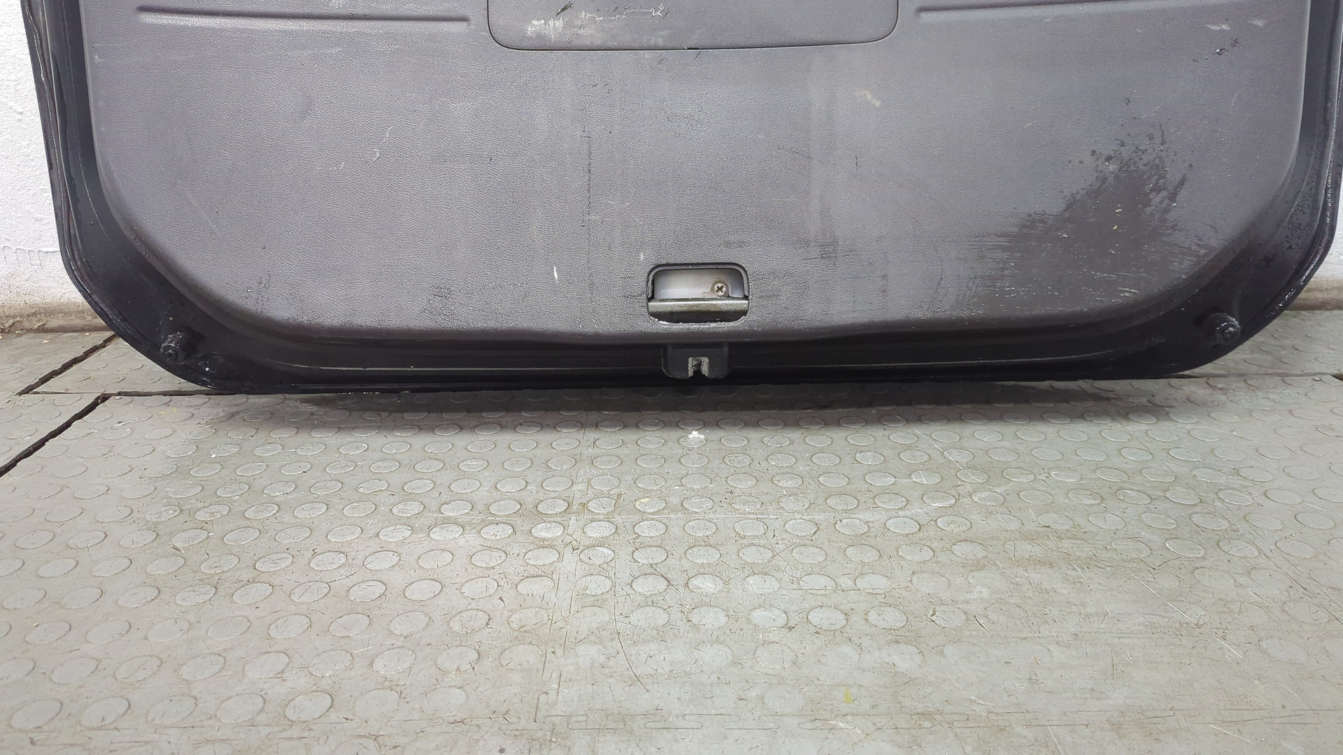 Дверь багажника