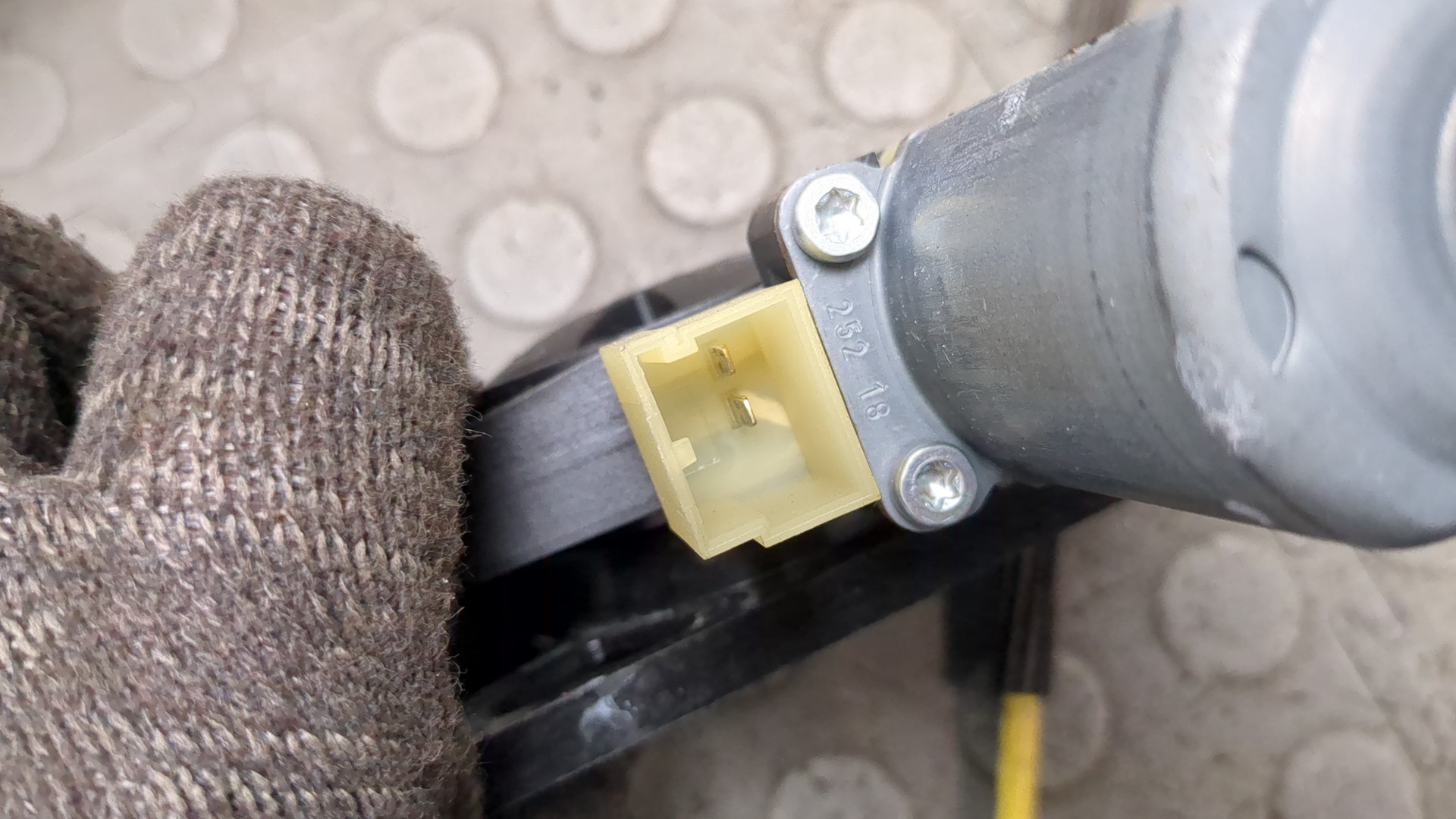 Стеклоподъемник электр. передний правый