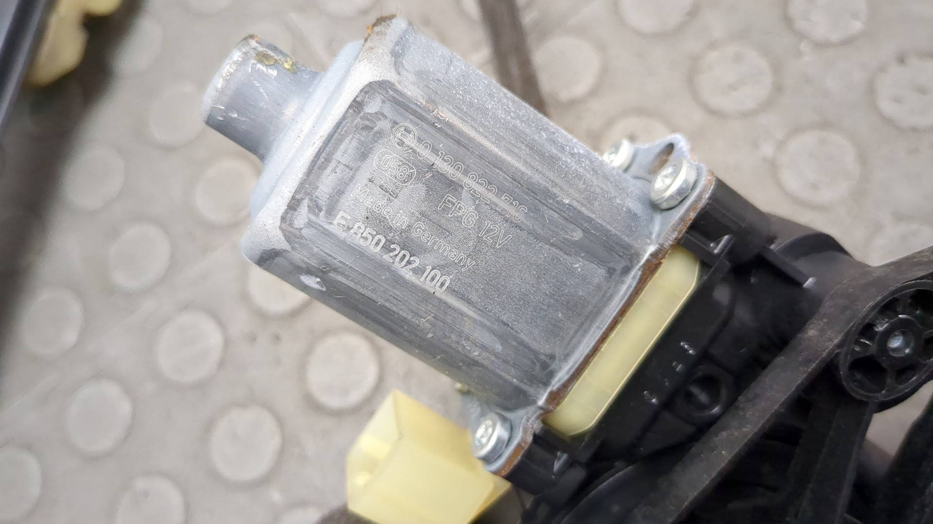 Стеклоподъемник электр. передний правый