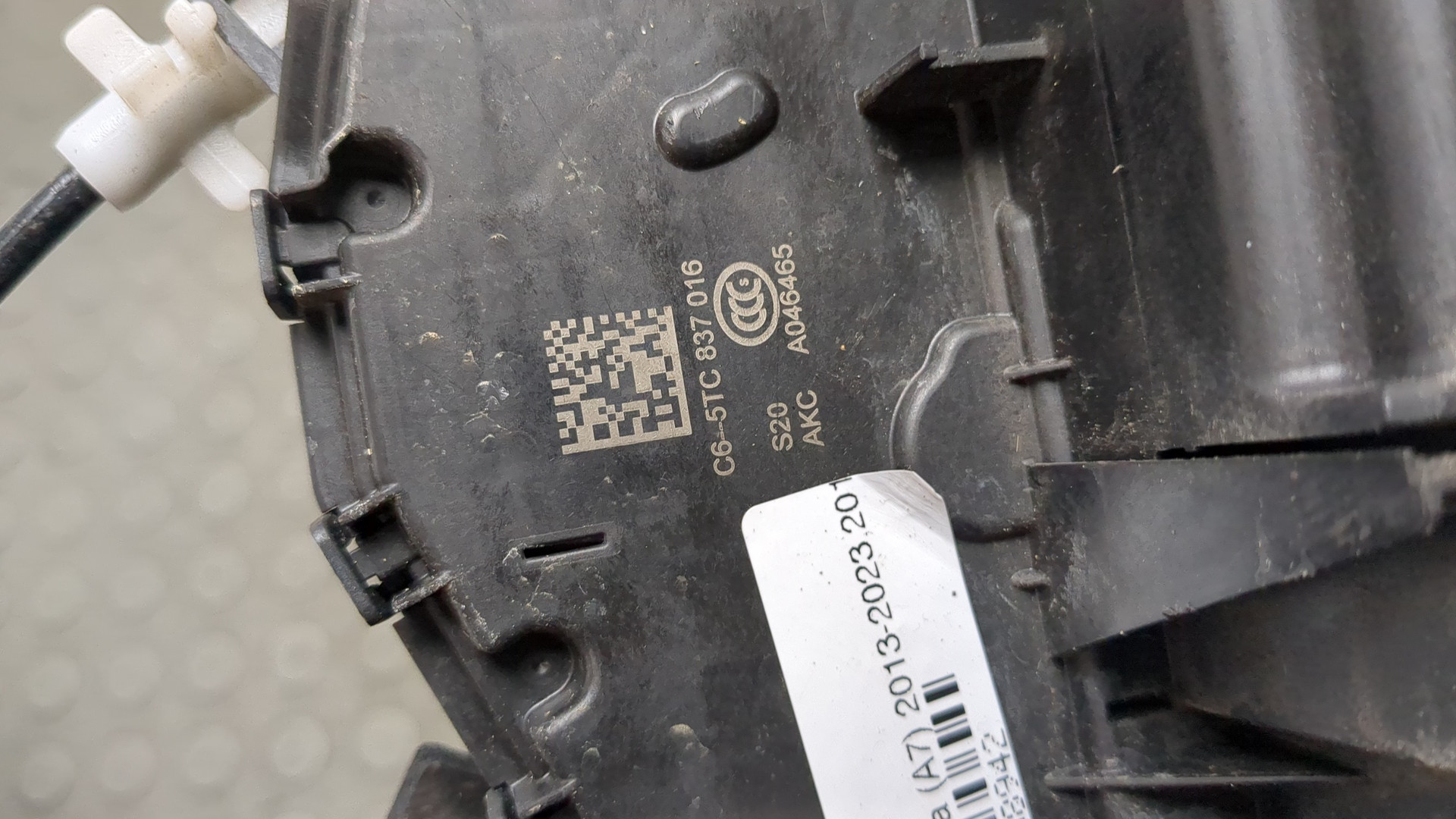 Замок двери передней правой