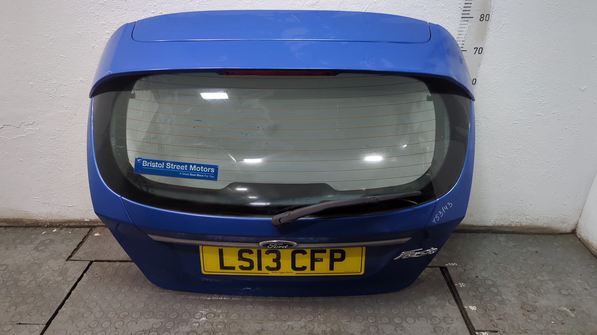 Дверь багажника