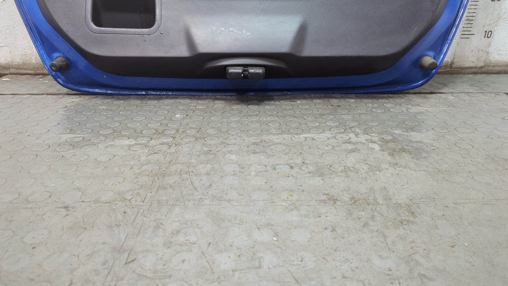 Дверь багажника