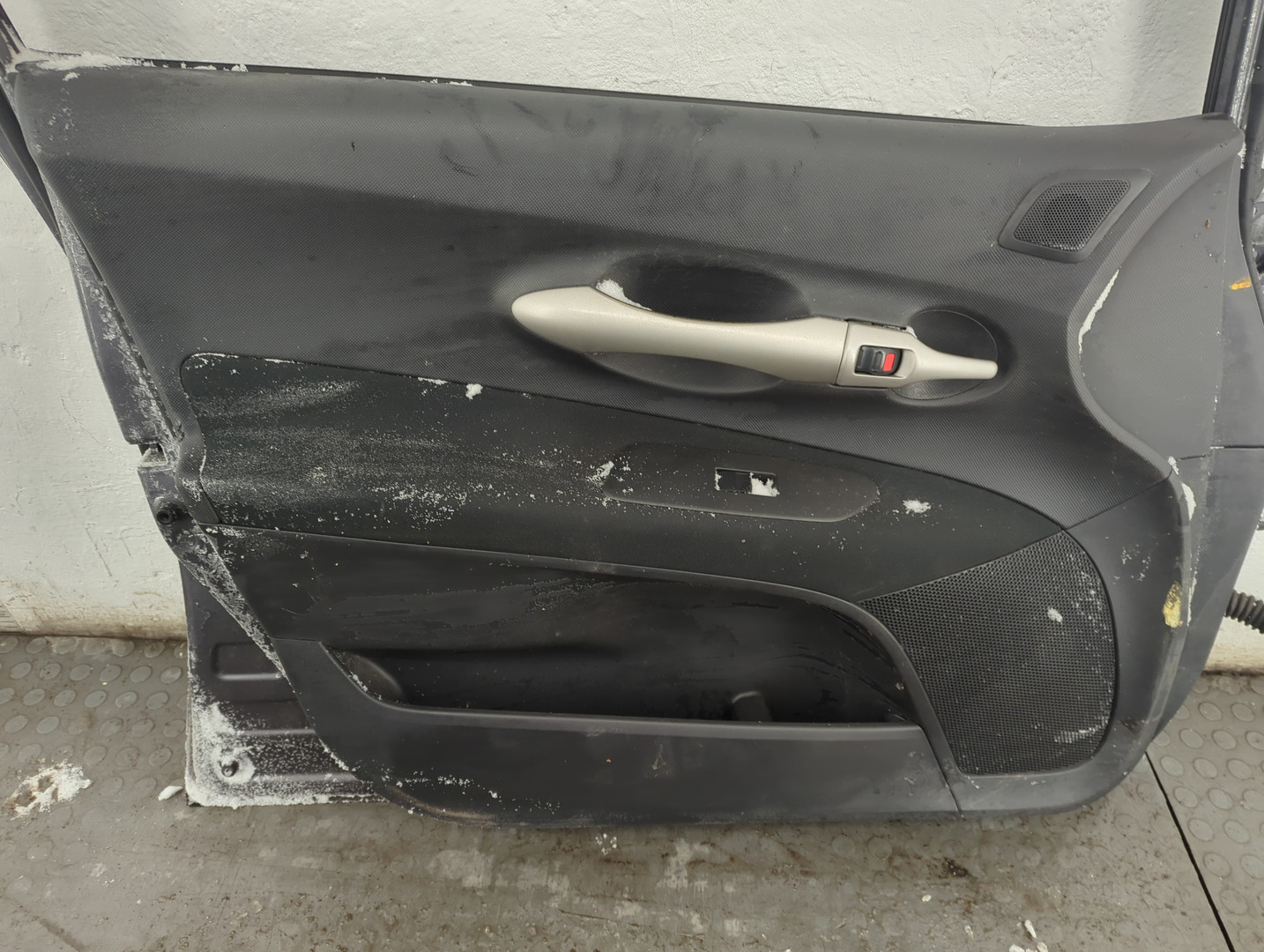 Дверь передняя левая