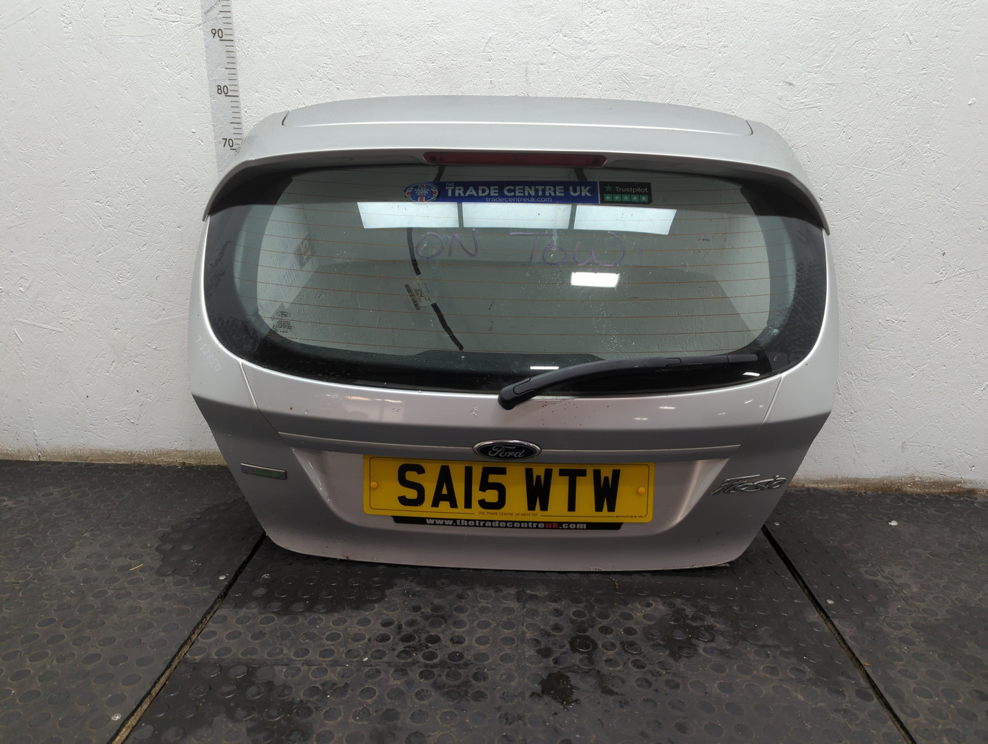 Дверь багажника