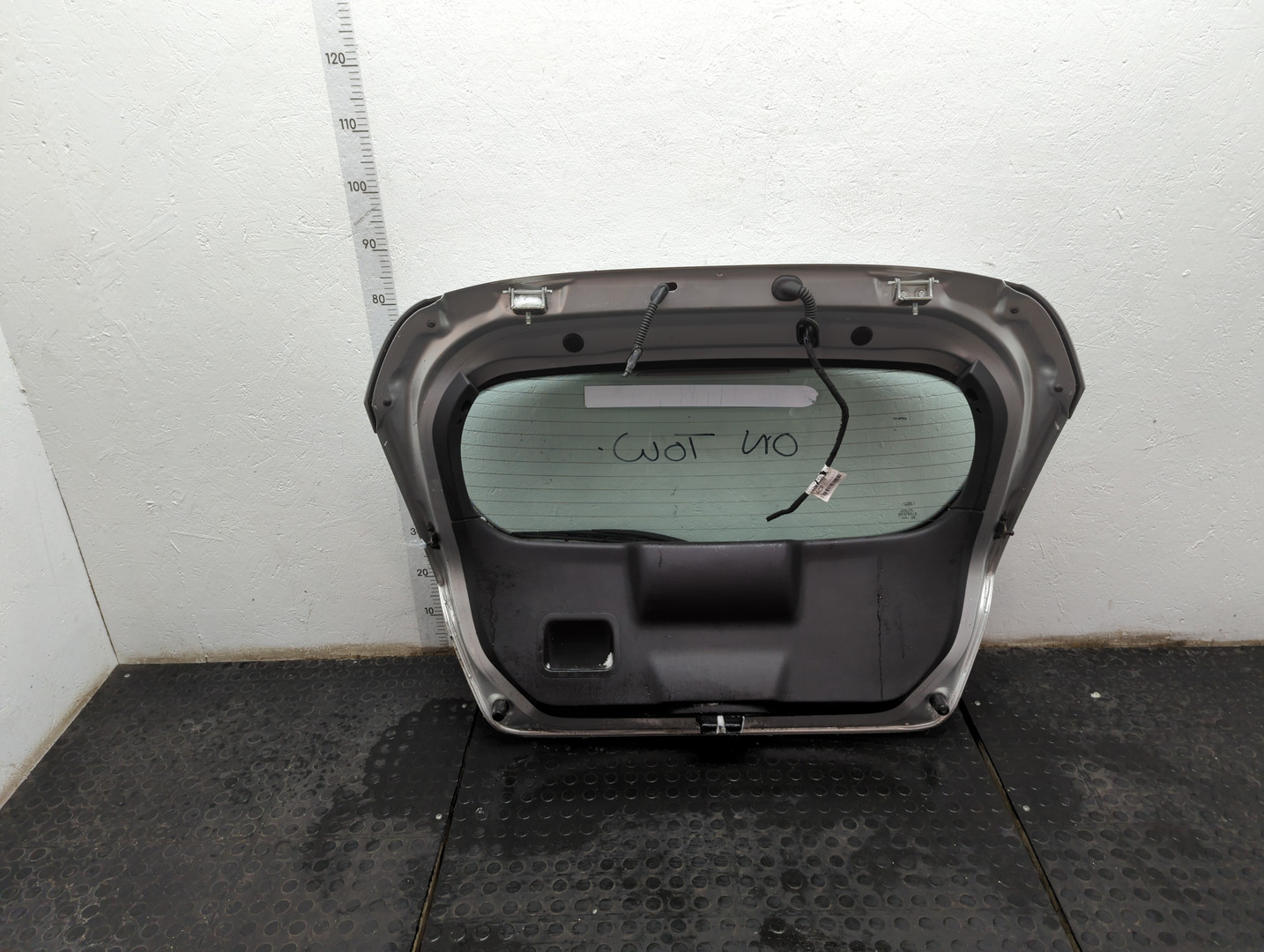 Дверь багажника