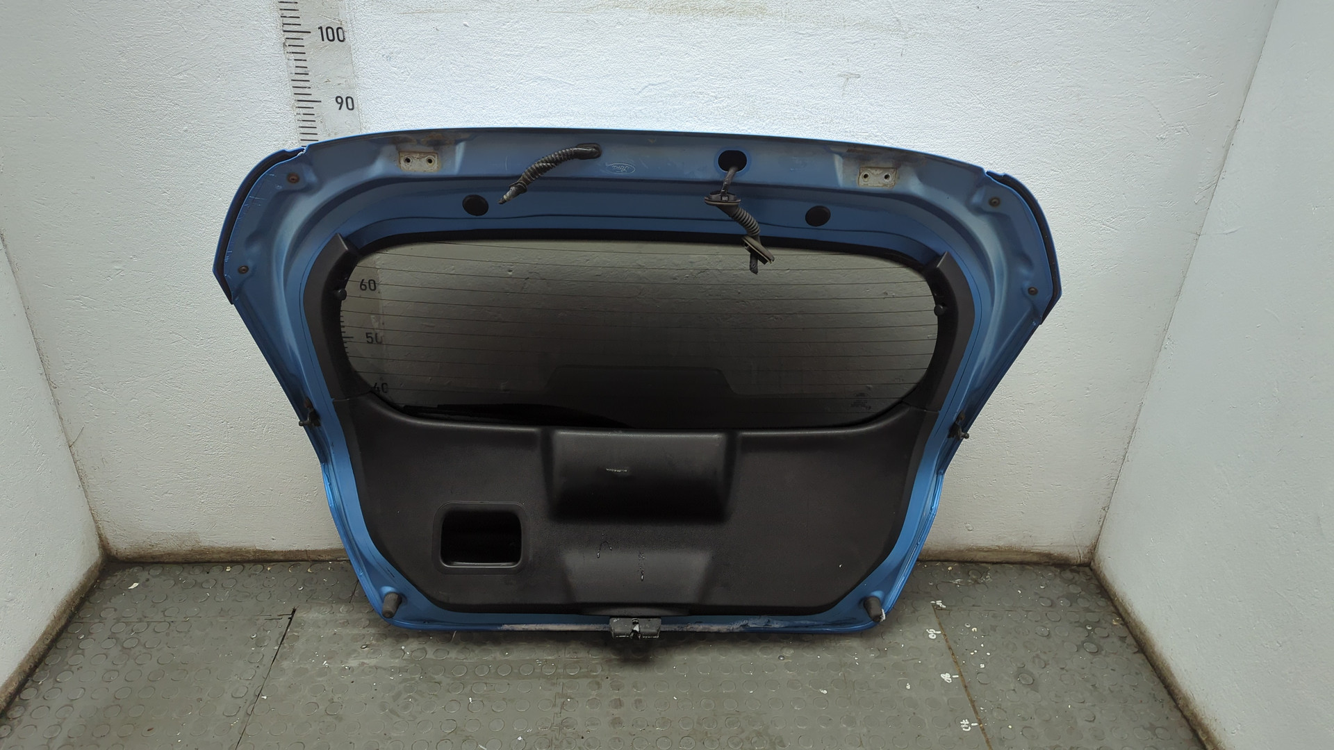 Дверь багажника