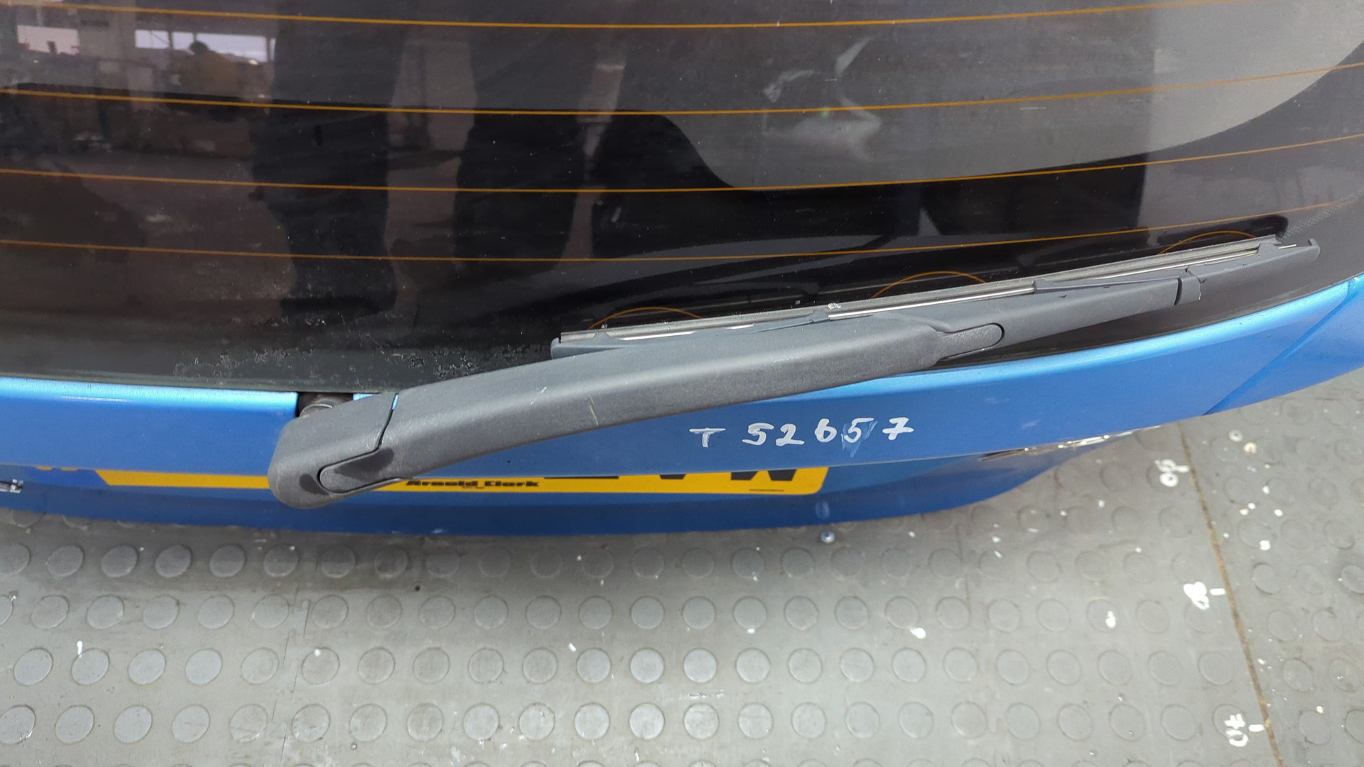 Дверь багажника