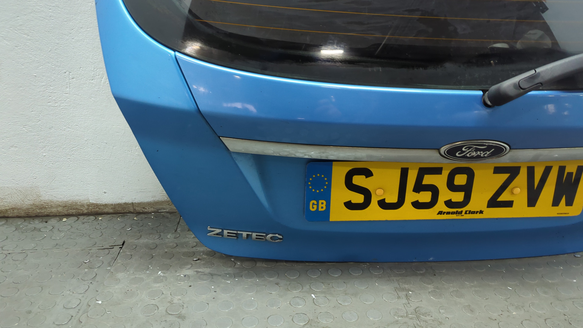 Дверь багажника