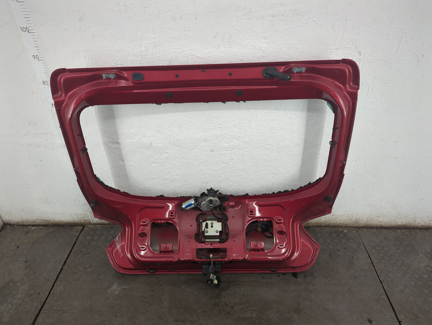 Дверь багажника