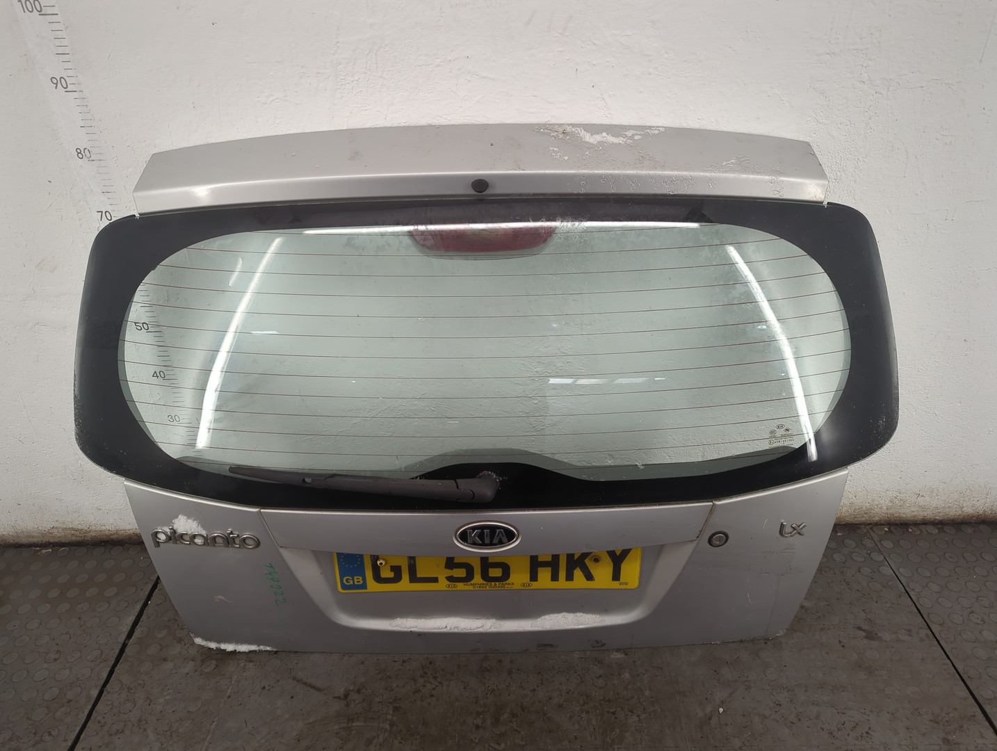 Дверь багажника