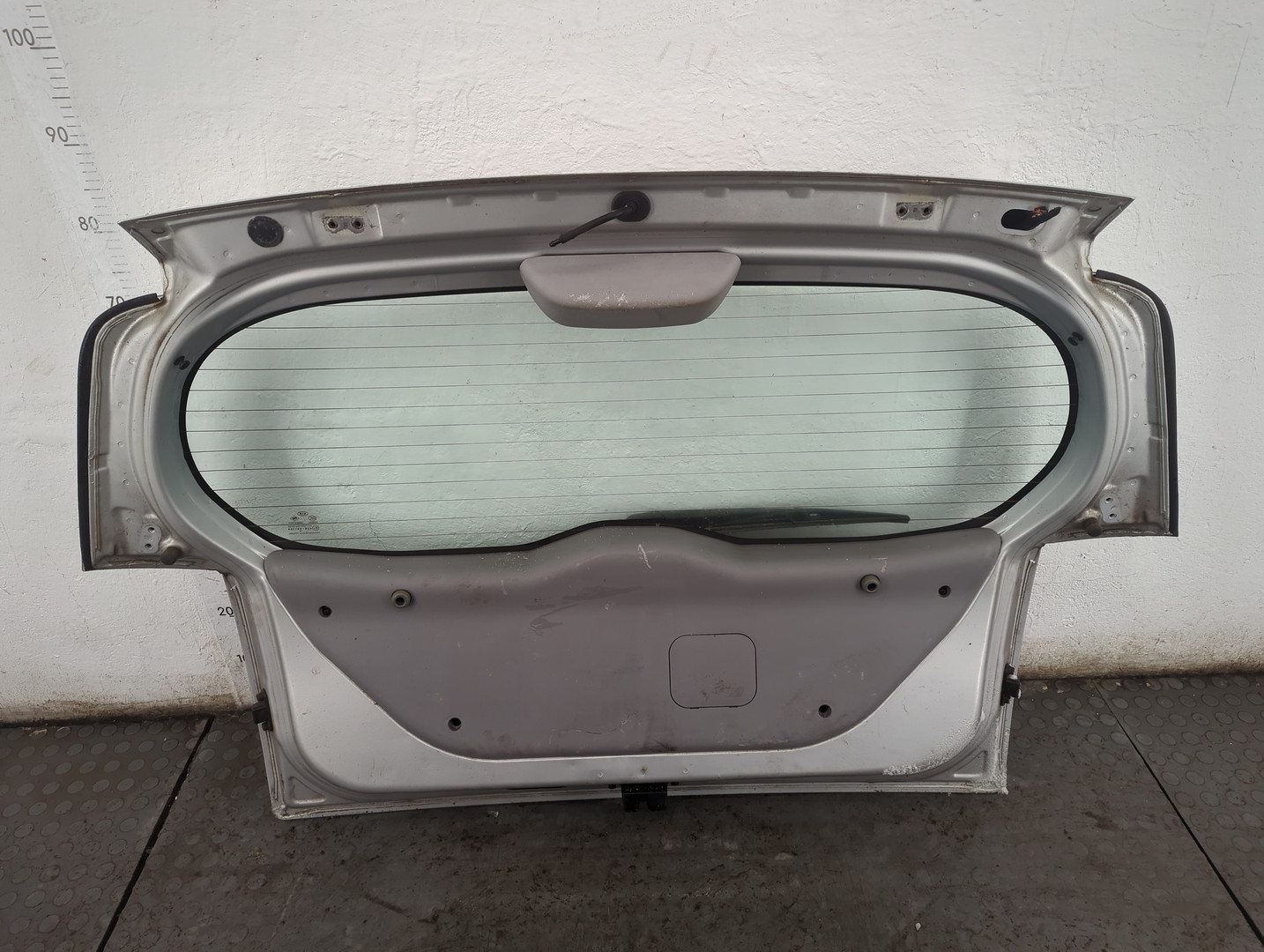 Дверь багажника