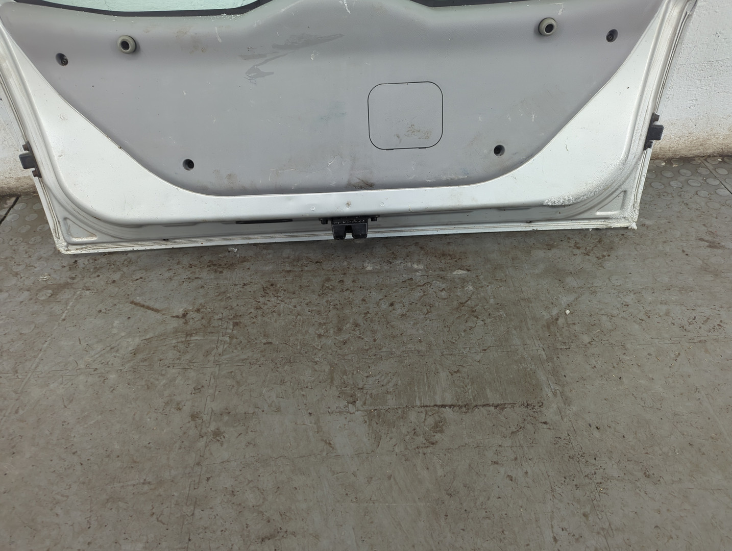 Дверь багажника