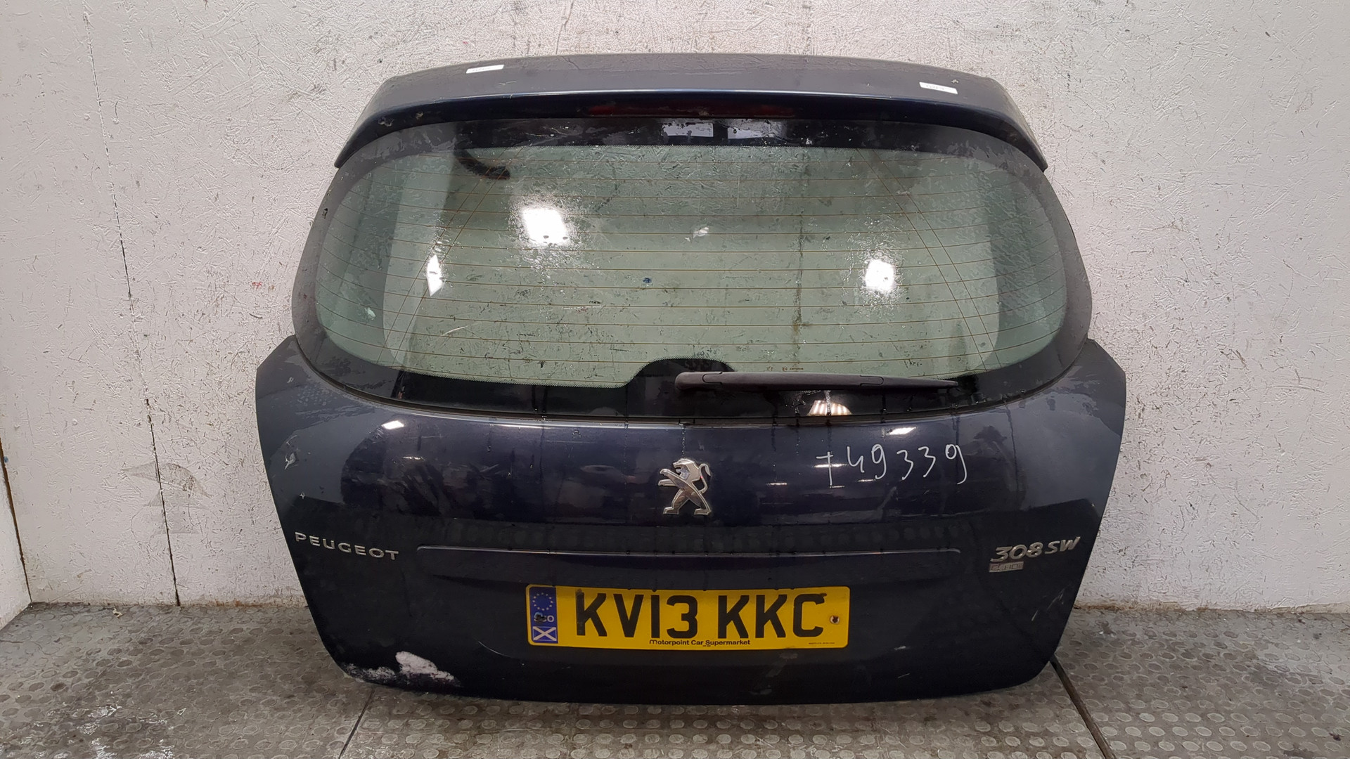 Дверь багажника