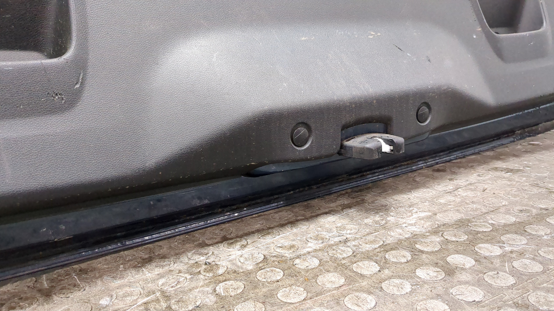 Дверь багажника