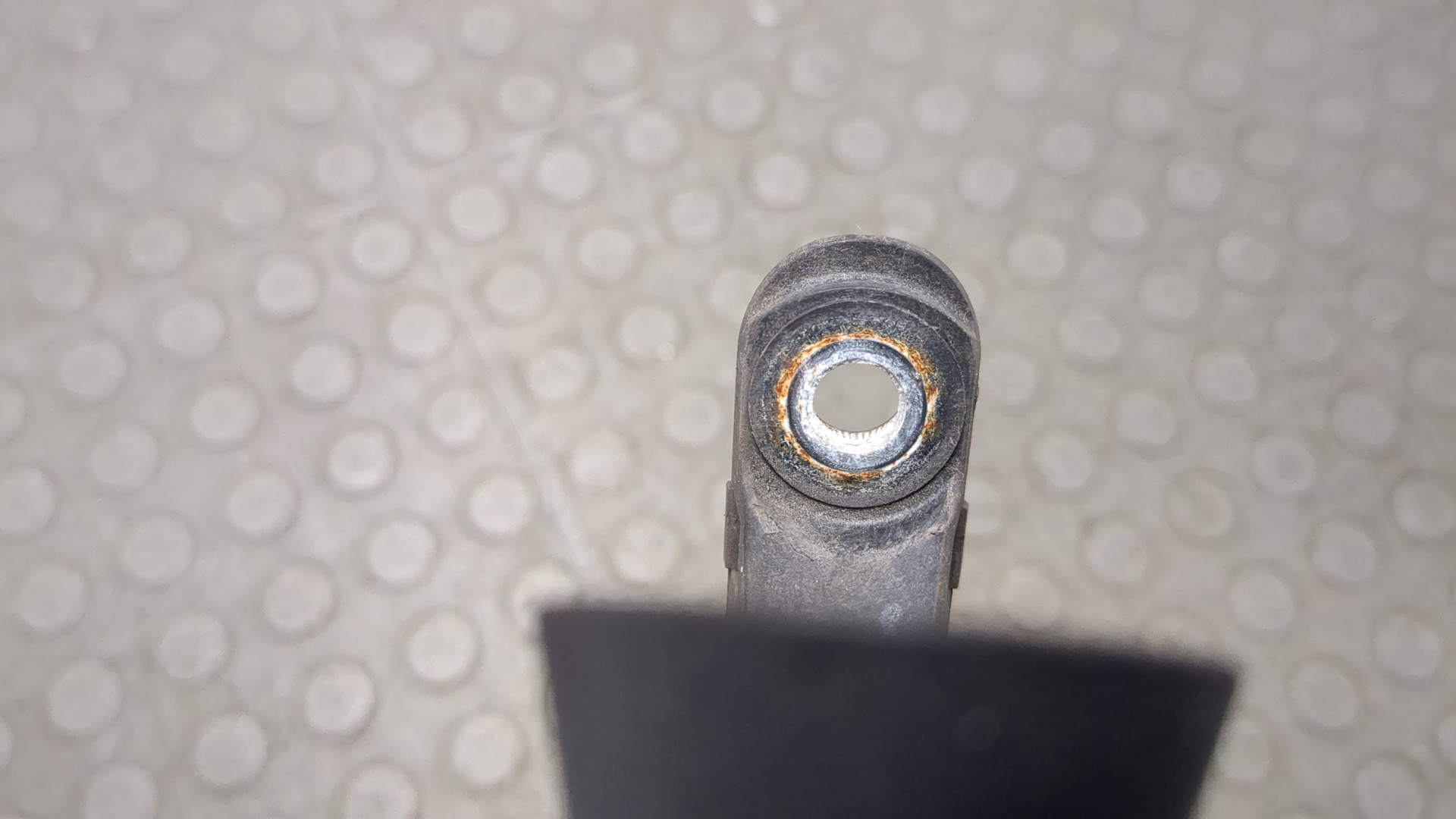 Поводок стеклоочистителя заднего