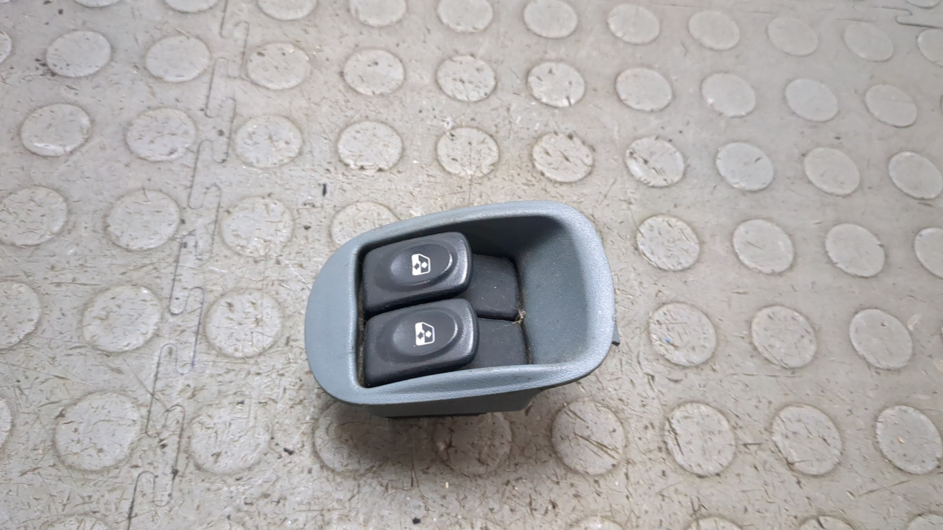 Кнопка стеклоподъемника