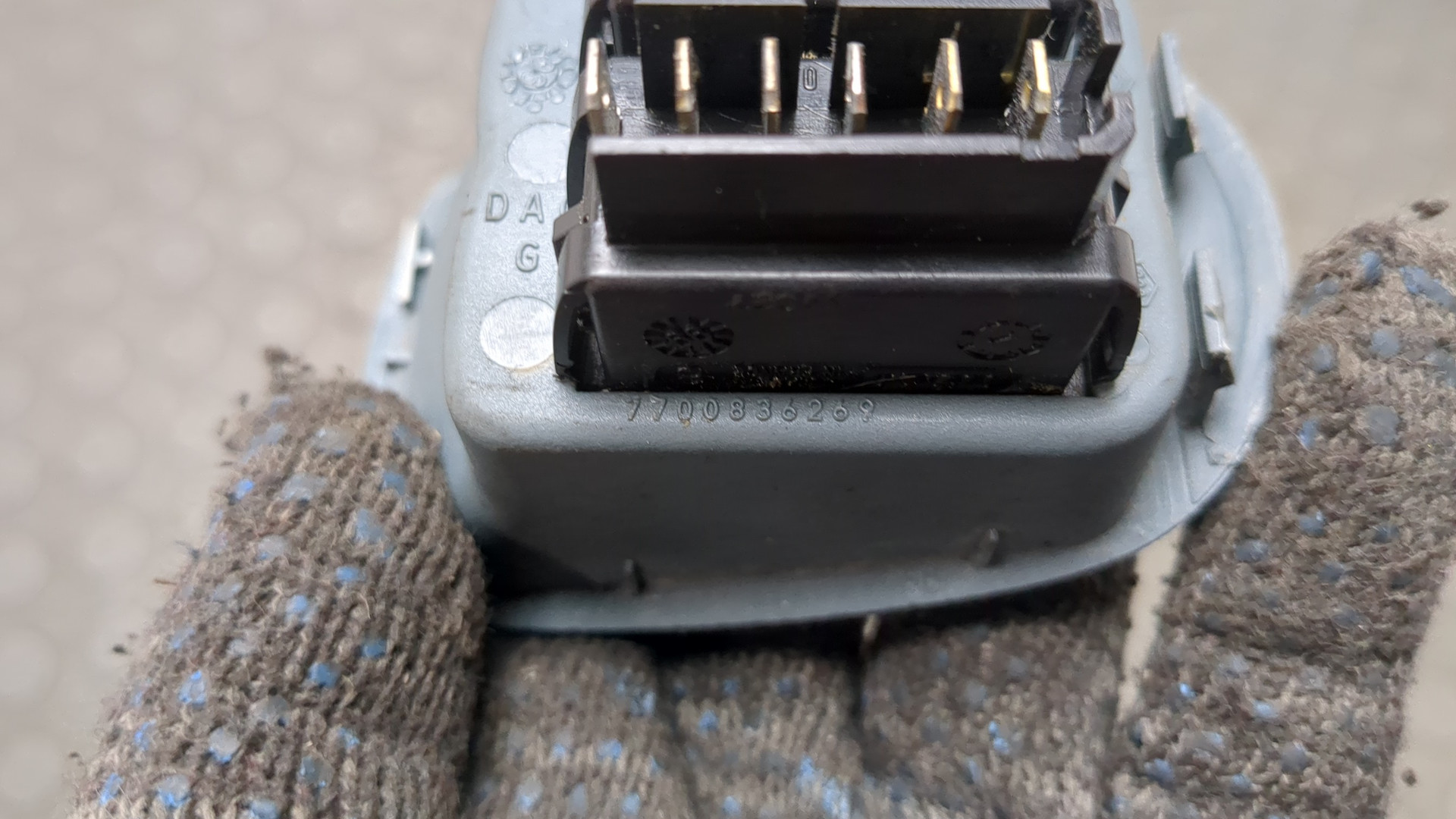 Кнопка стеклоподъемника