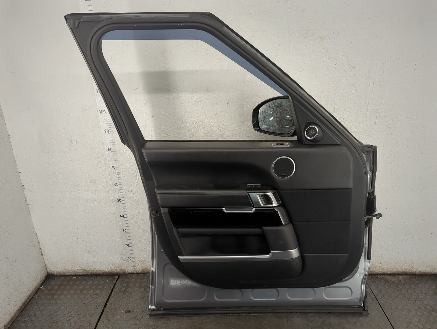 Дверь передняя левая