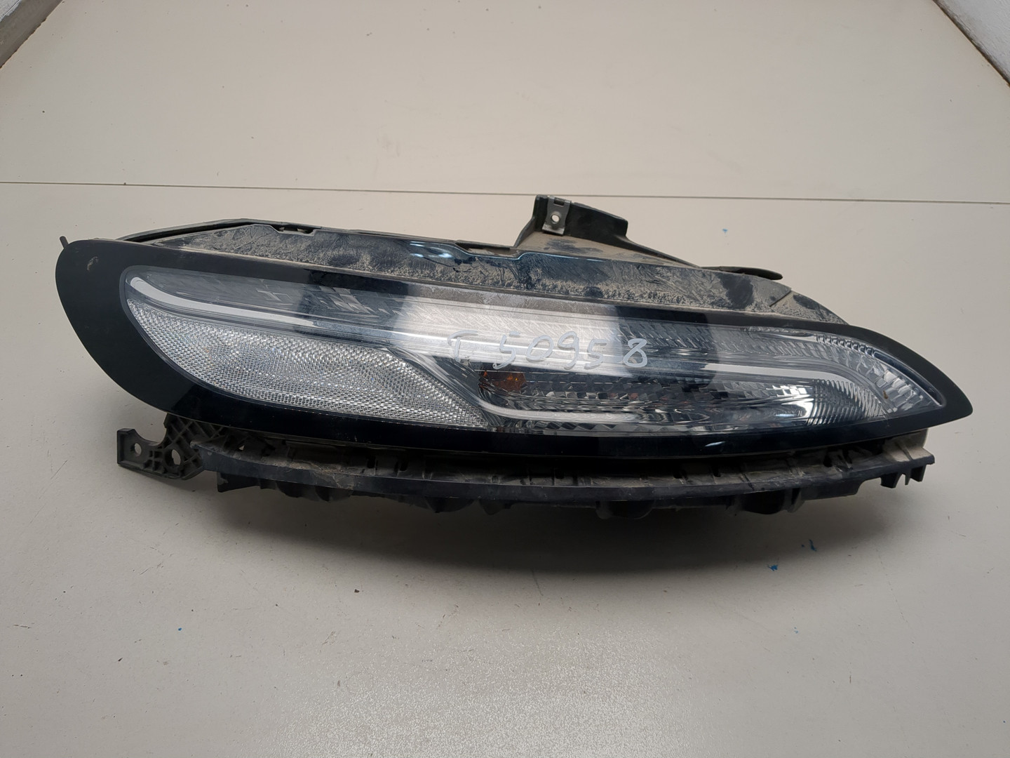 Фара дневного света правая (ходовые огни)