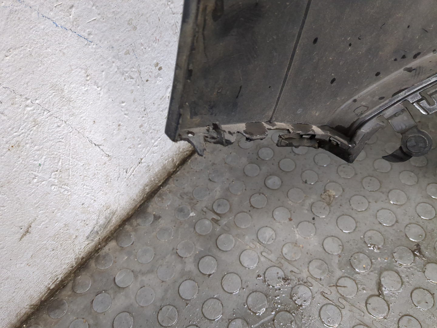 Бампер передний