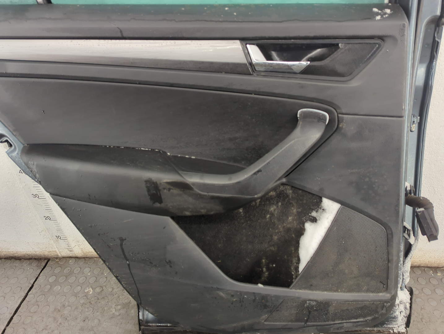 Дверь задняя левая
