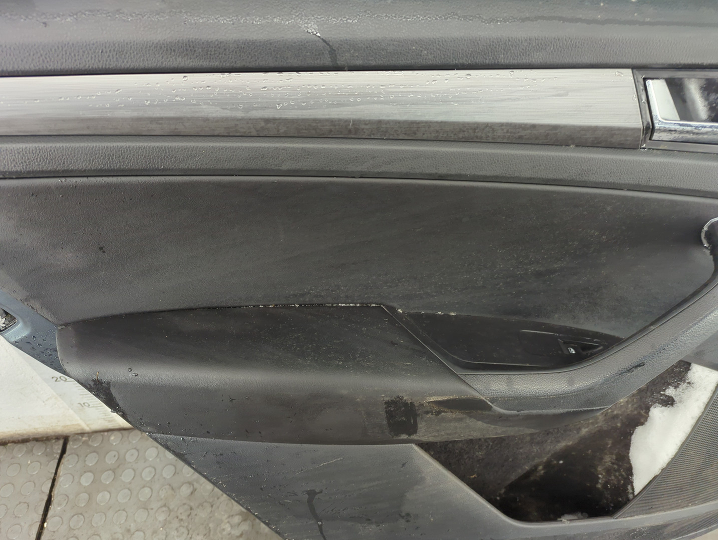 Дверь задняя левая