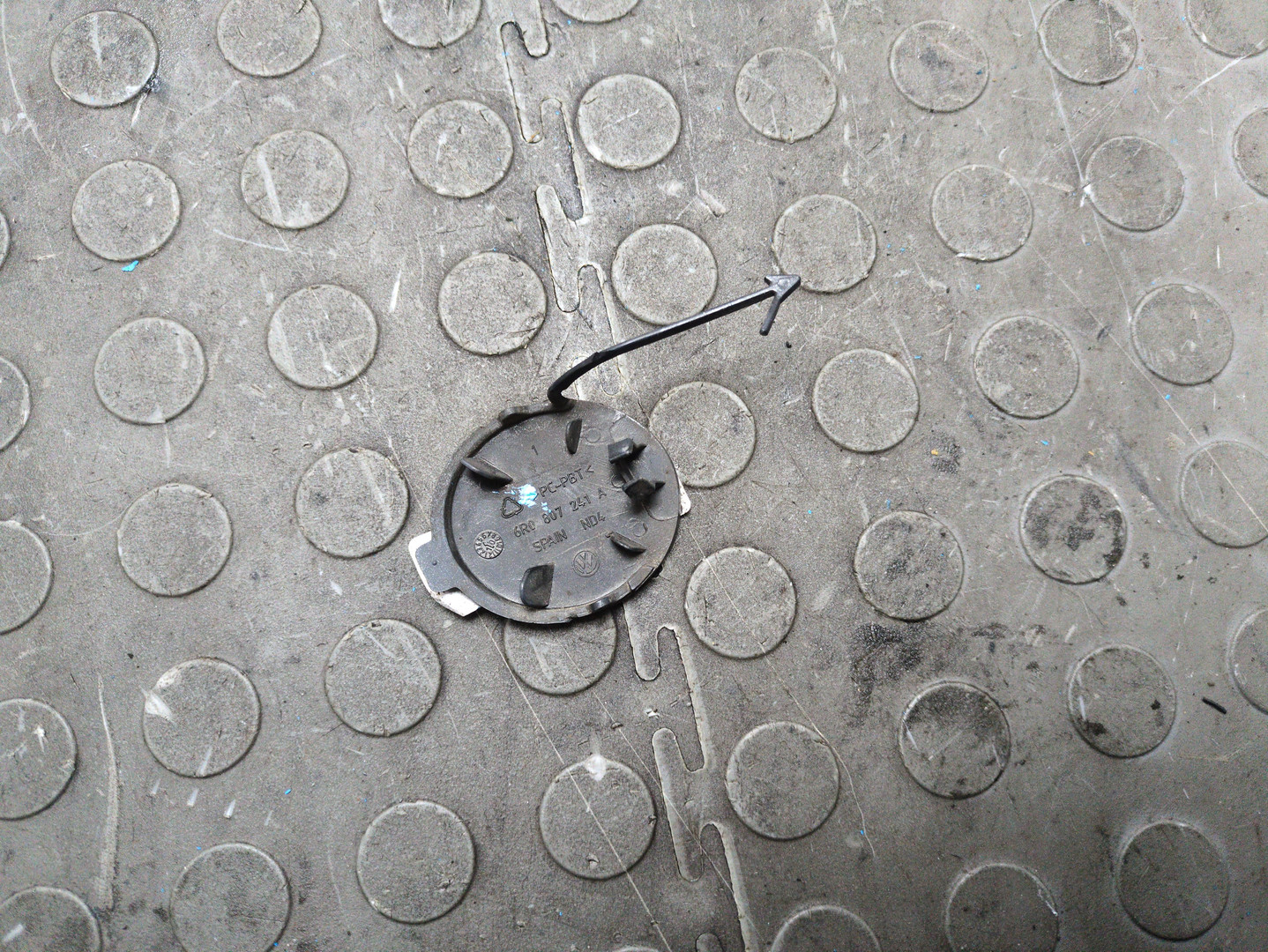 Заглушка буксировочного крюка