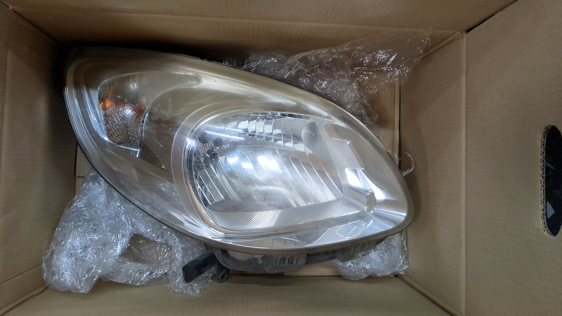 Фара правая