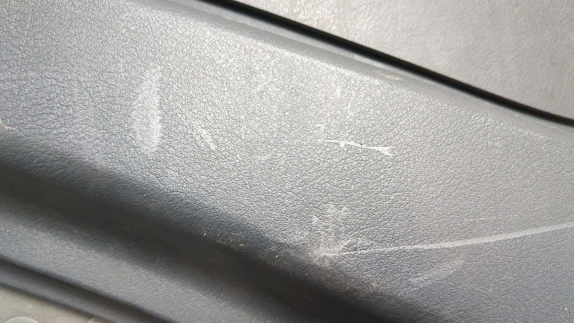 Обшивка двери передней левой