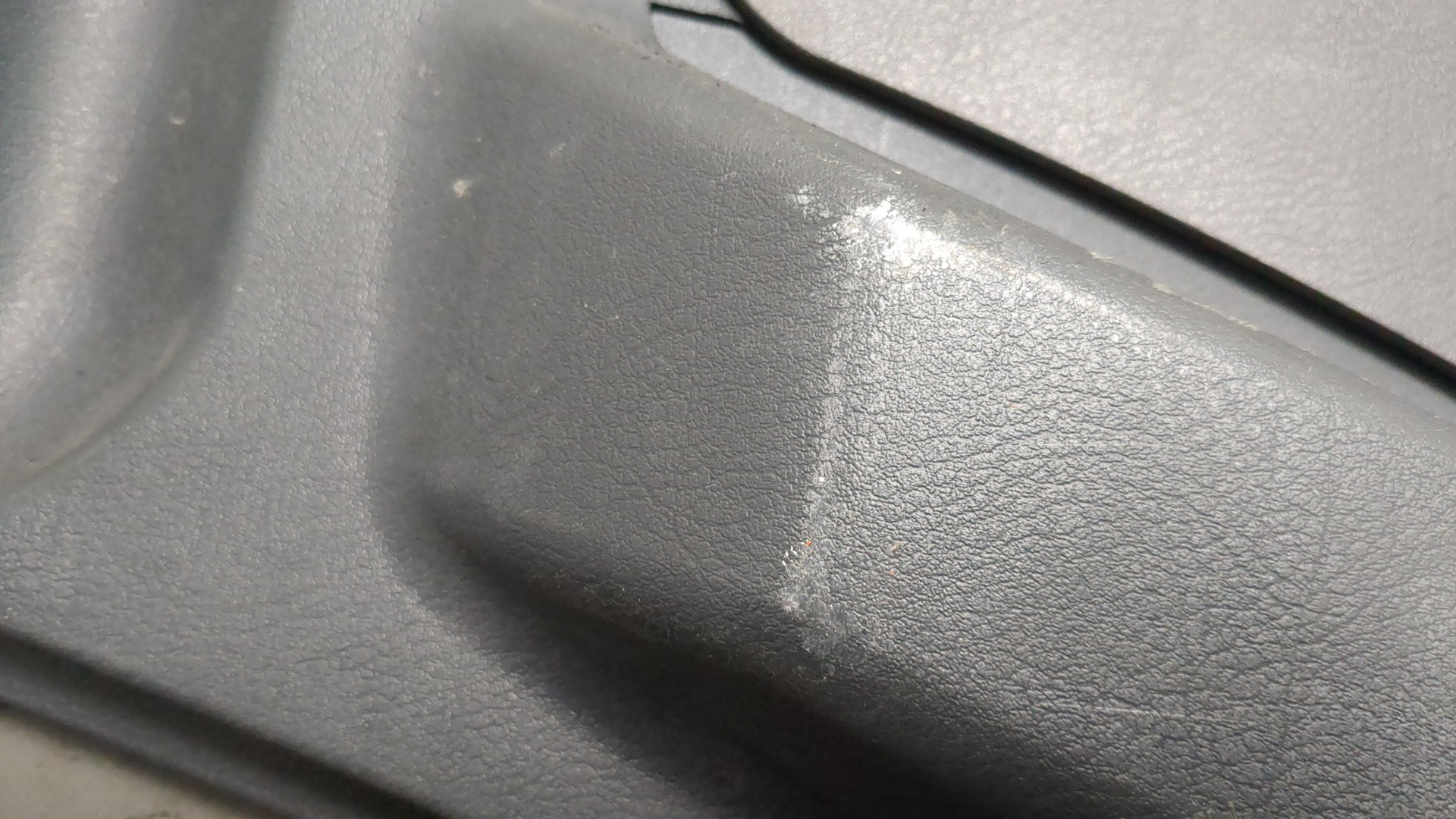 Обшивка двери передней левой