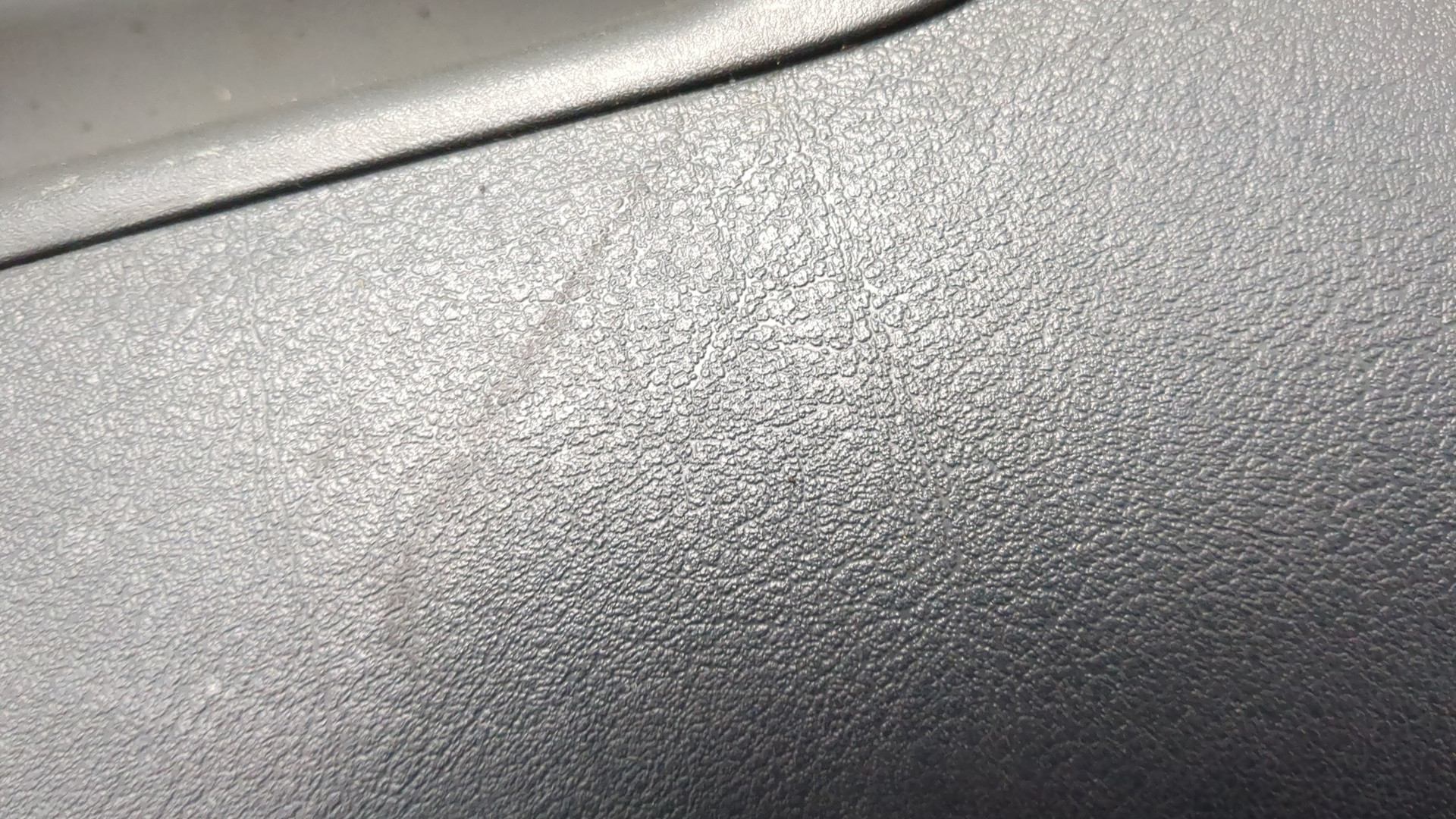 Обшивка двери передней левой