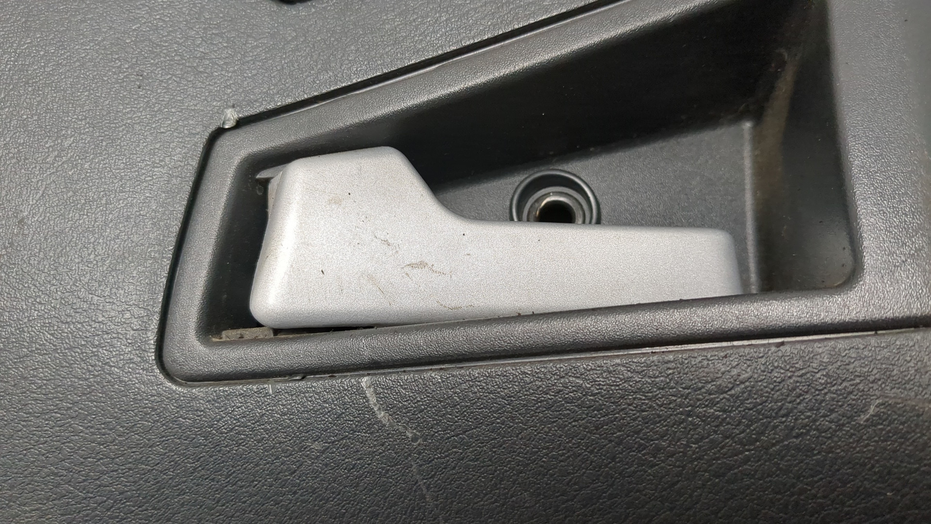 Обшивка двери передней левой