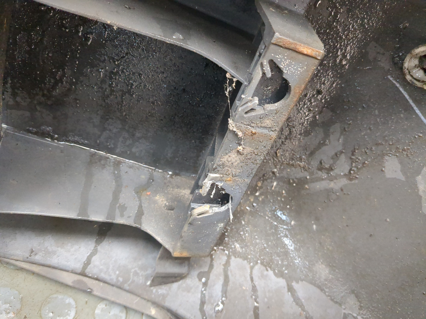 Бампер задний