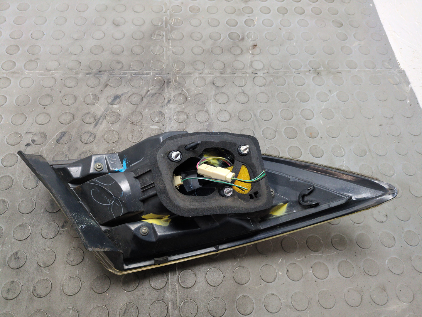 Фонарь задний правый