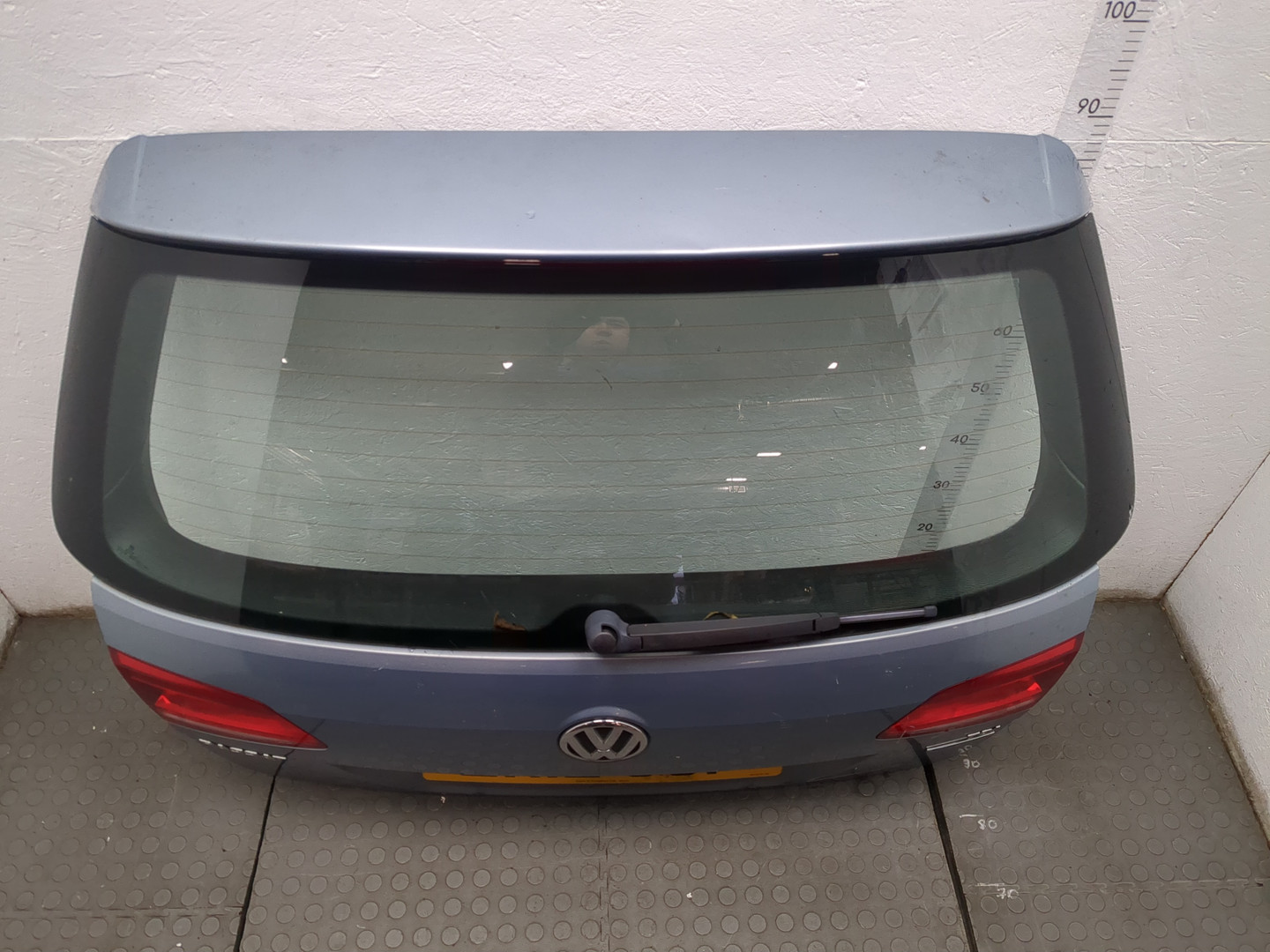 Дверь багажника