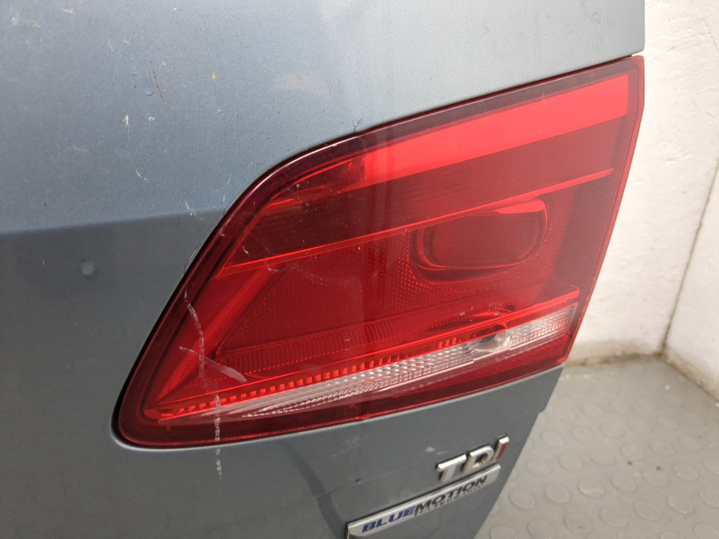 Дверь багажника