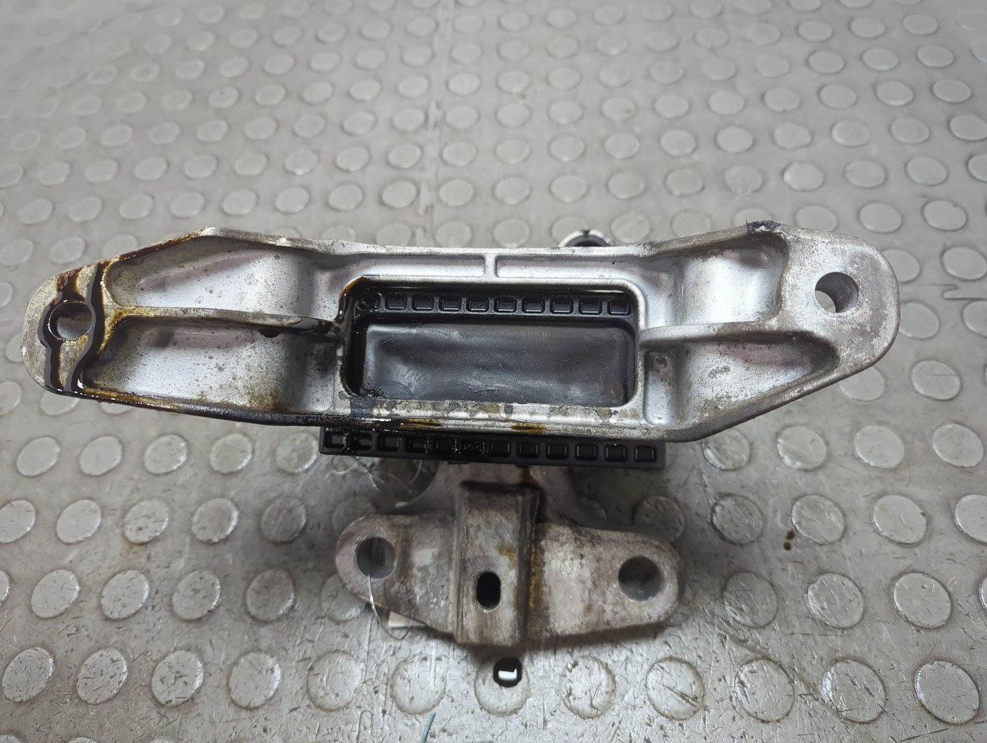 Опора двигателя