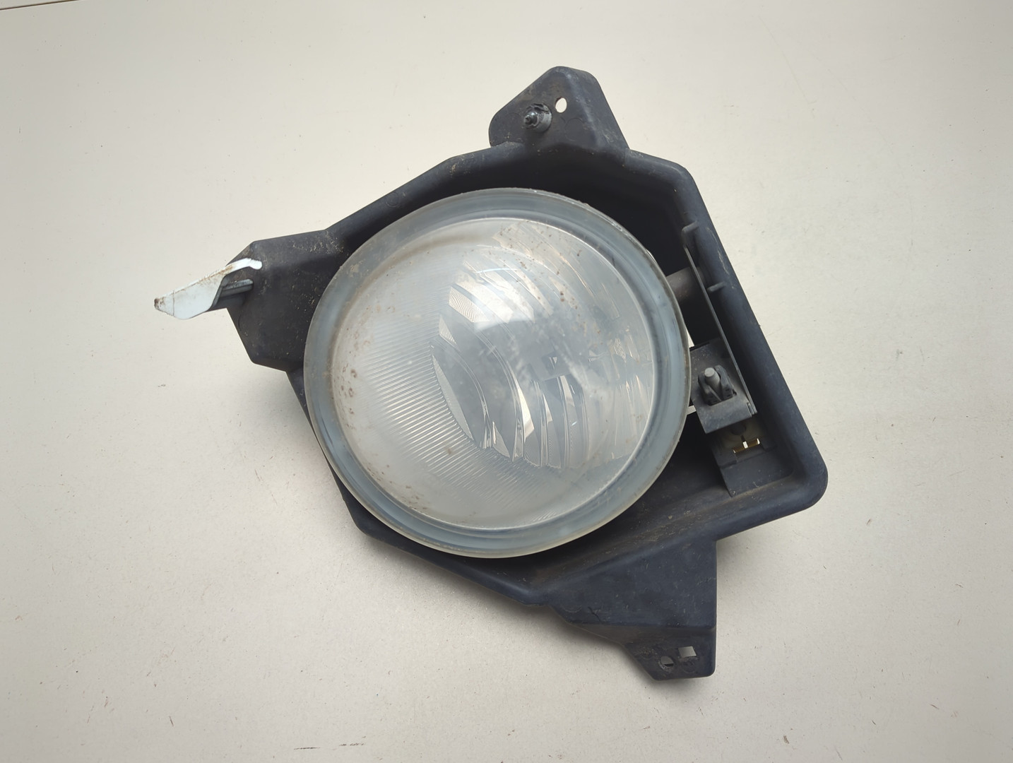 Фара противотуманная левая