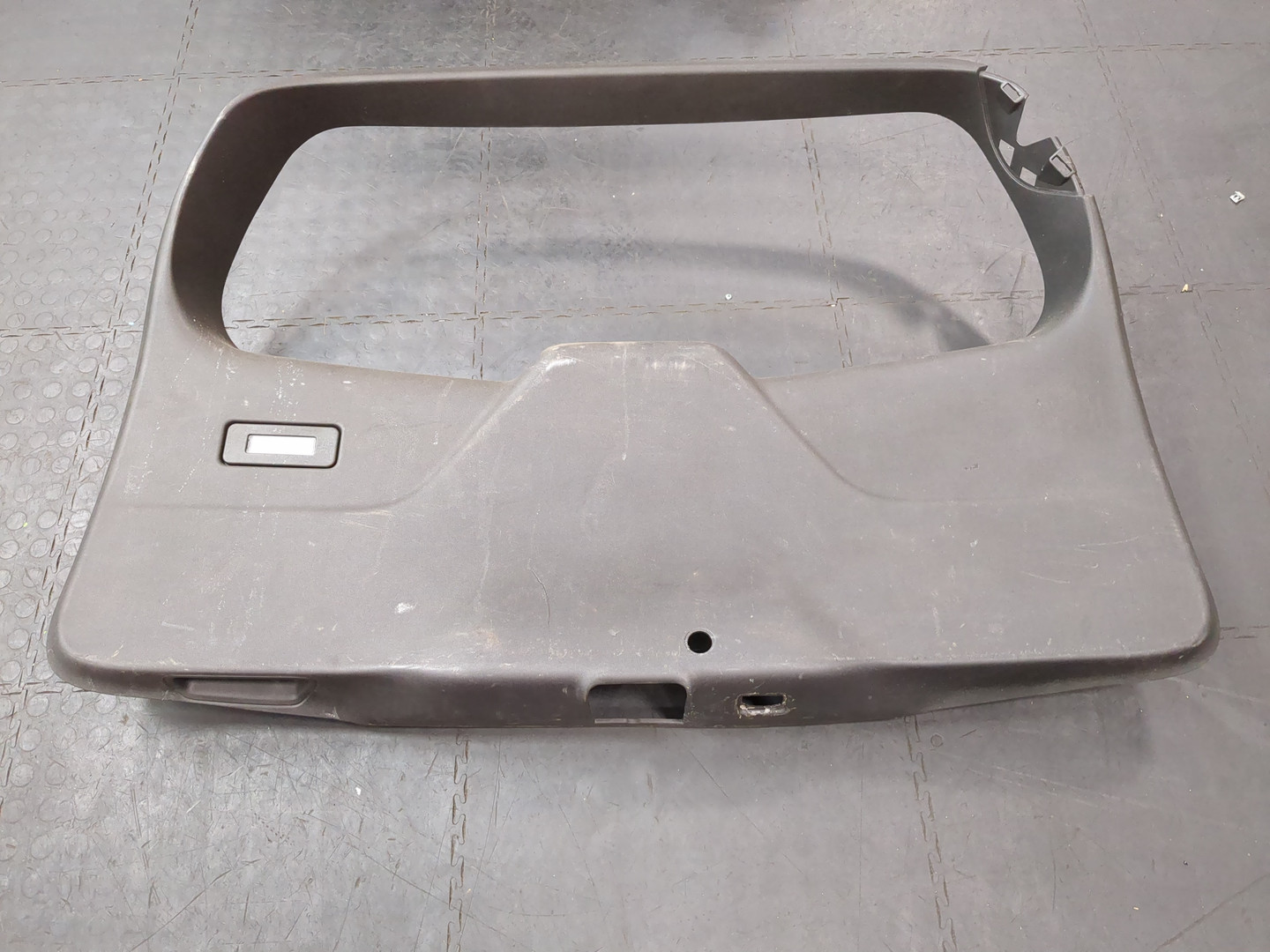 Обшивка двери багажника