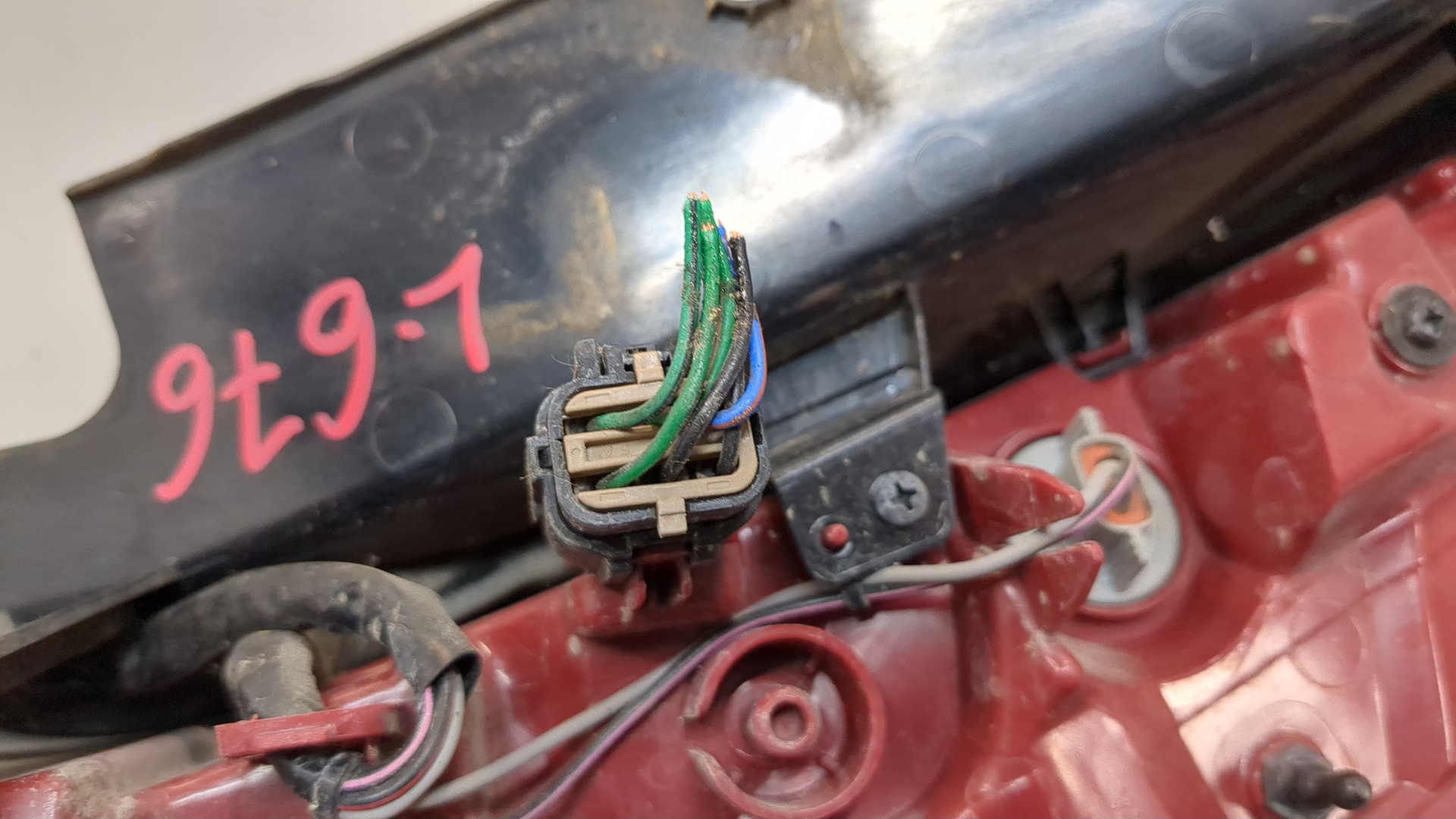 Фонарь задний левый