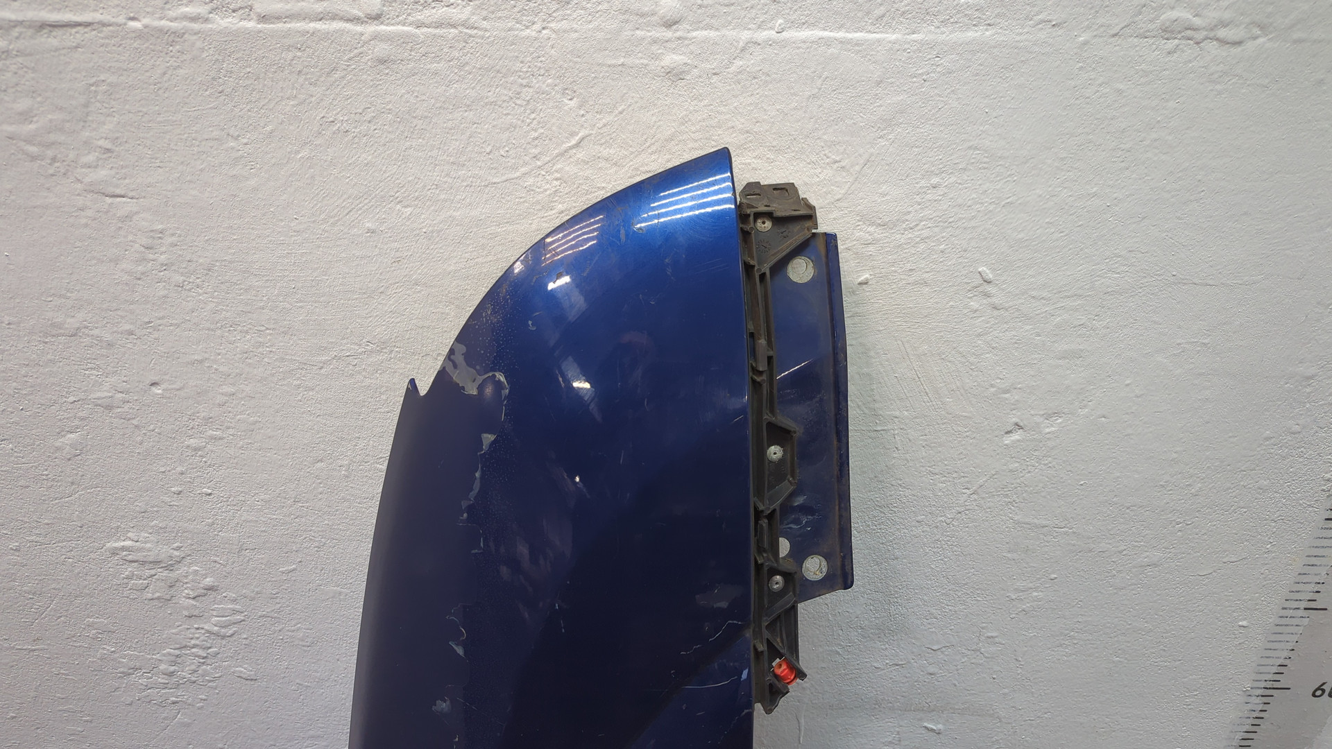 Крыло переднее правое