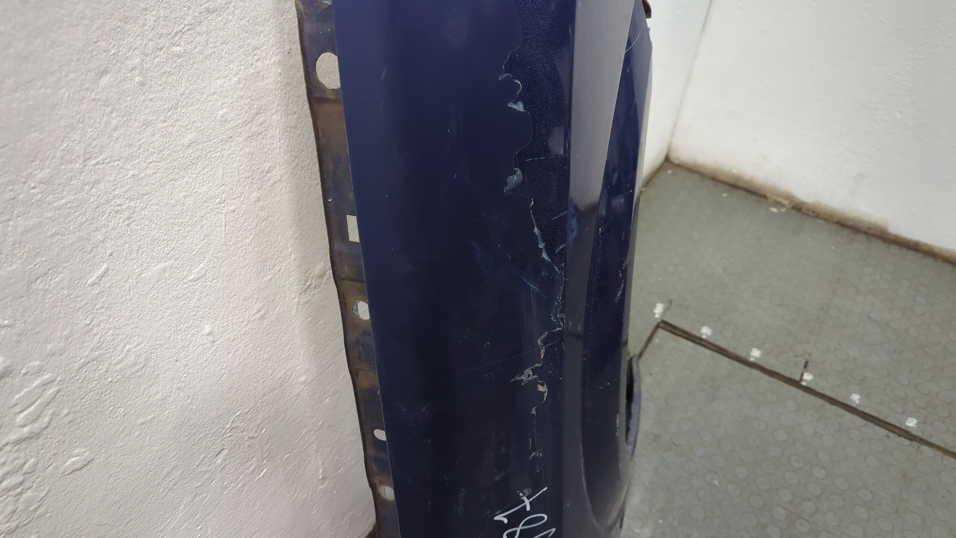 Крыло переднее правое