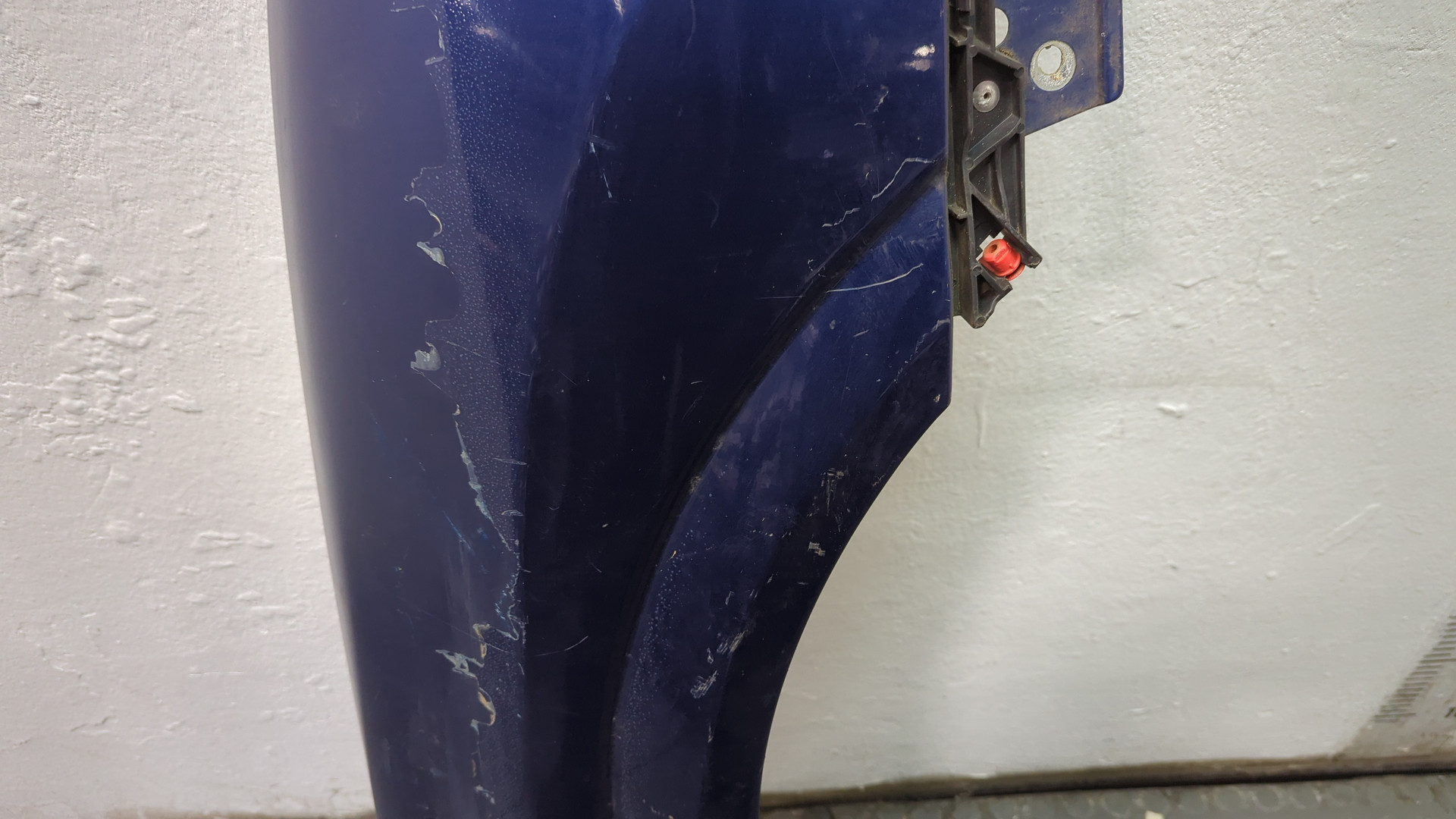 Крыло переднее правое