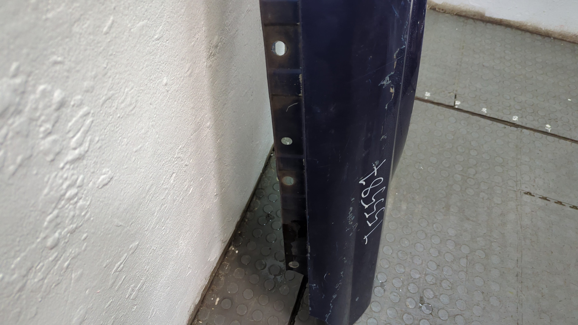 Крыло переднее правое