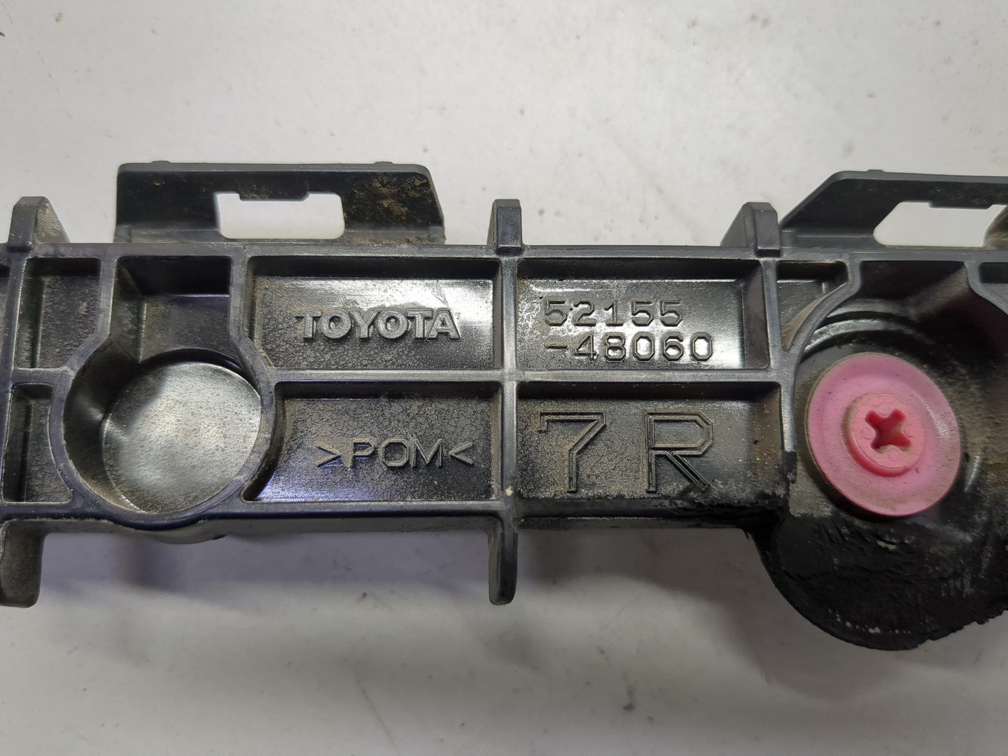 Кронштейн заднего бампера правый